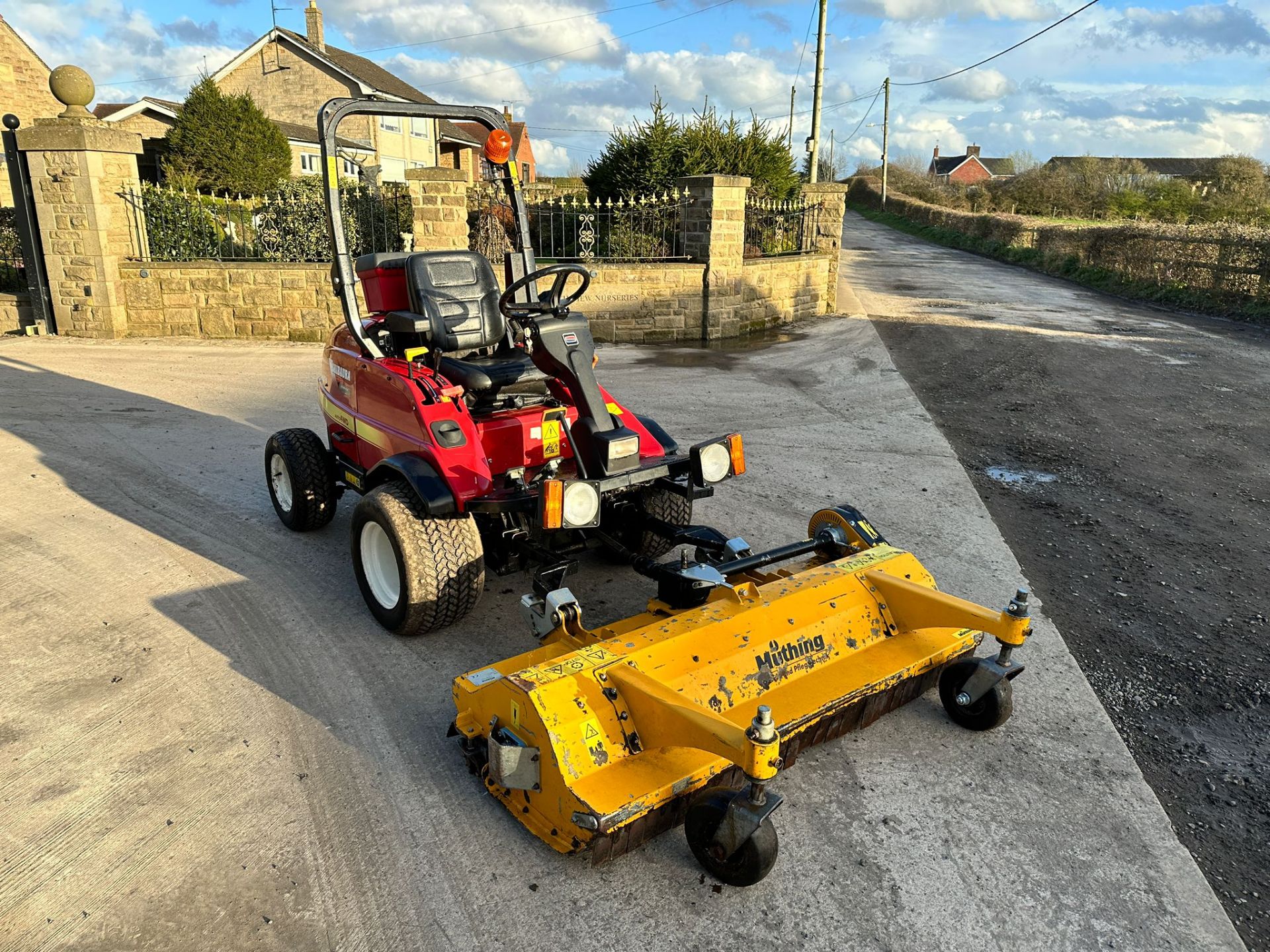 2015 Shibaura CM374 4WD Outfront Ride On Mower With Muthing 1.6 Metre Flail Deck *PLUS VAT* - Image 3 of 14