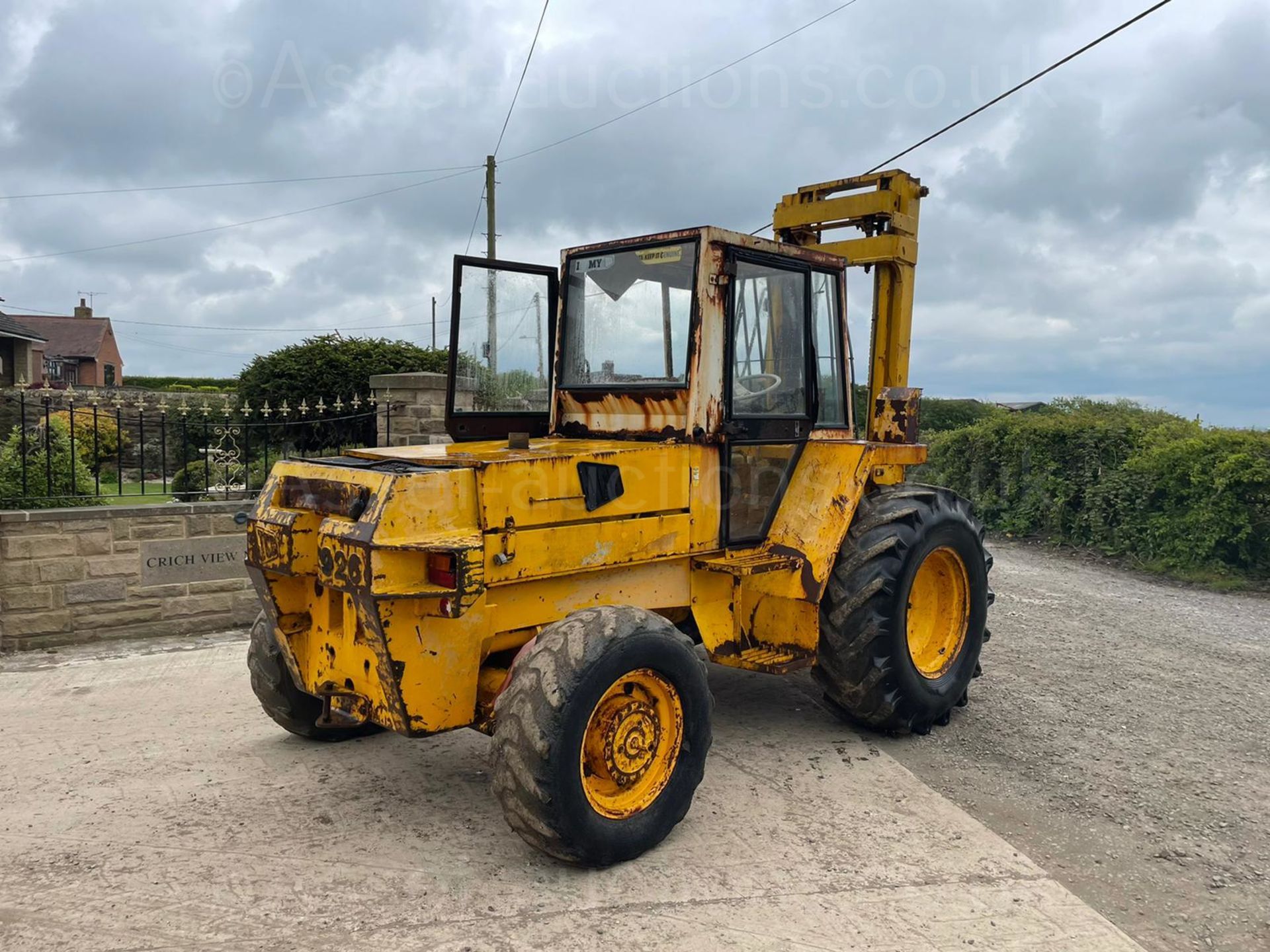 JCB 926 ALL TERRAIN FORKLIFT, RUNS DRIVES AND LIFTS, ALL GEARS WORK, HYDRAULIC SHIFT *PLUS VAT* - Image 4 of 10