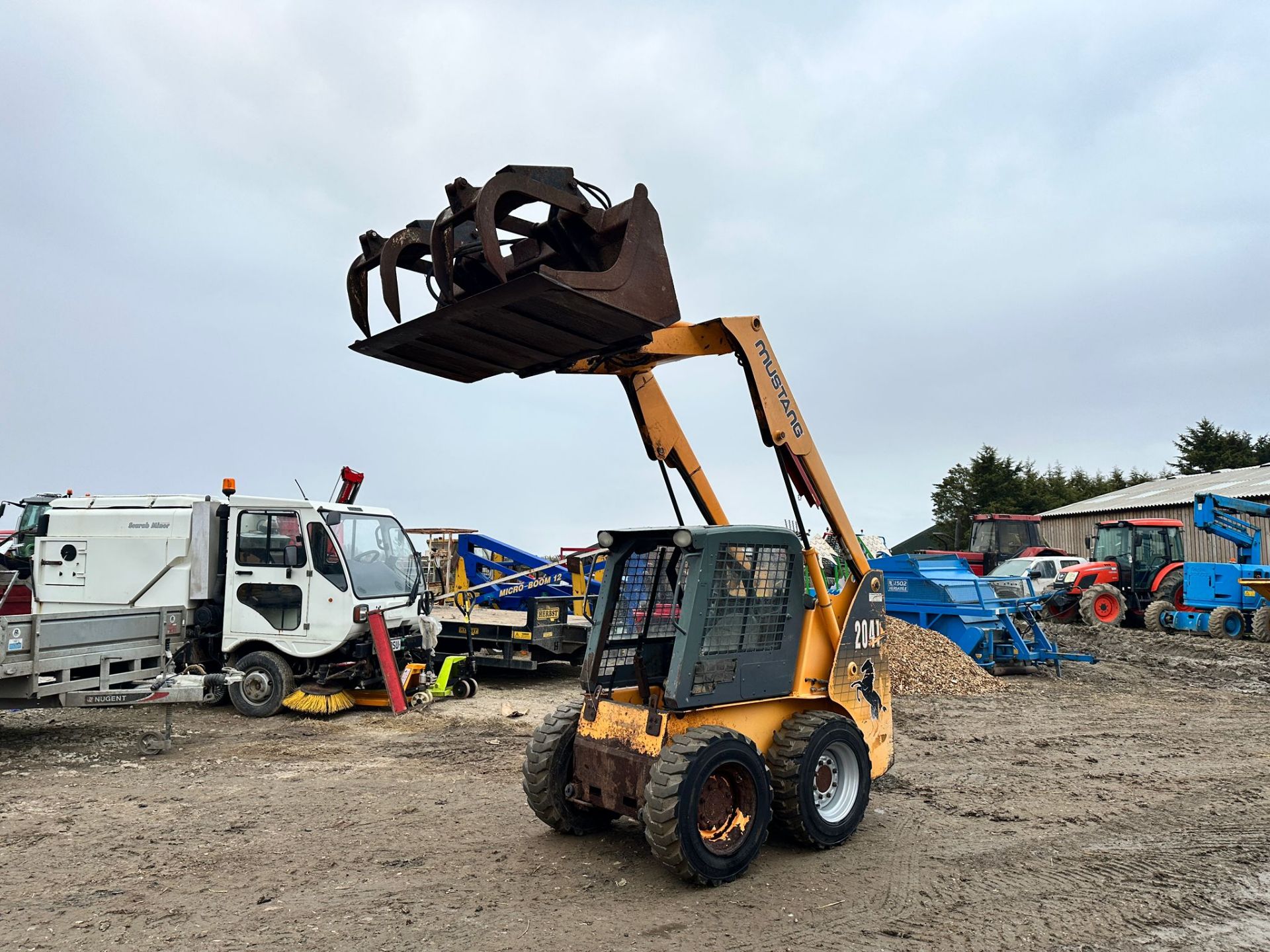 2007 Mustang 2041 Diesel Wheeled Skidsteer Loader With Caterpillar 72” Grab Bucket *PLUS VAT* - Image 11 of 15