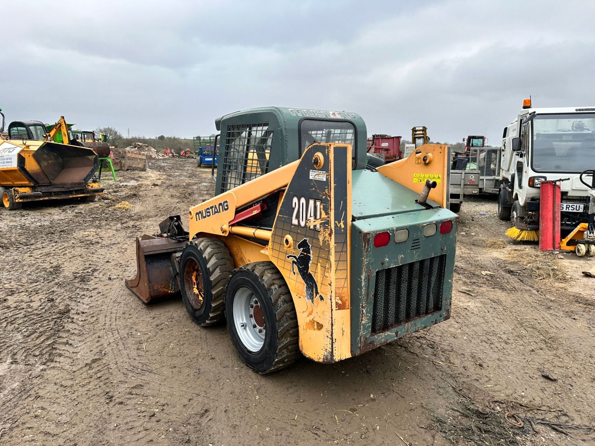 2007 Mustang 2041 Diesel Wheeled Skidsteer Loader With Caterpillar 72” Grab Bucket *PLUS VAT* - Image 5 of 15