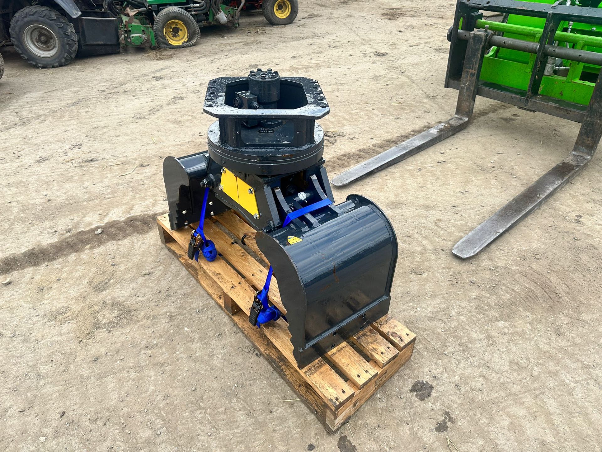 Unused 2022 Mustang GRP150CH Hydraulic Rotating Demolition Excavator Selector Grab *PLUS VAT* - Image 2 of 10