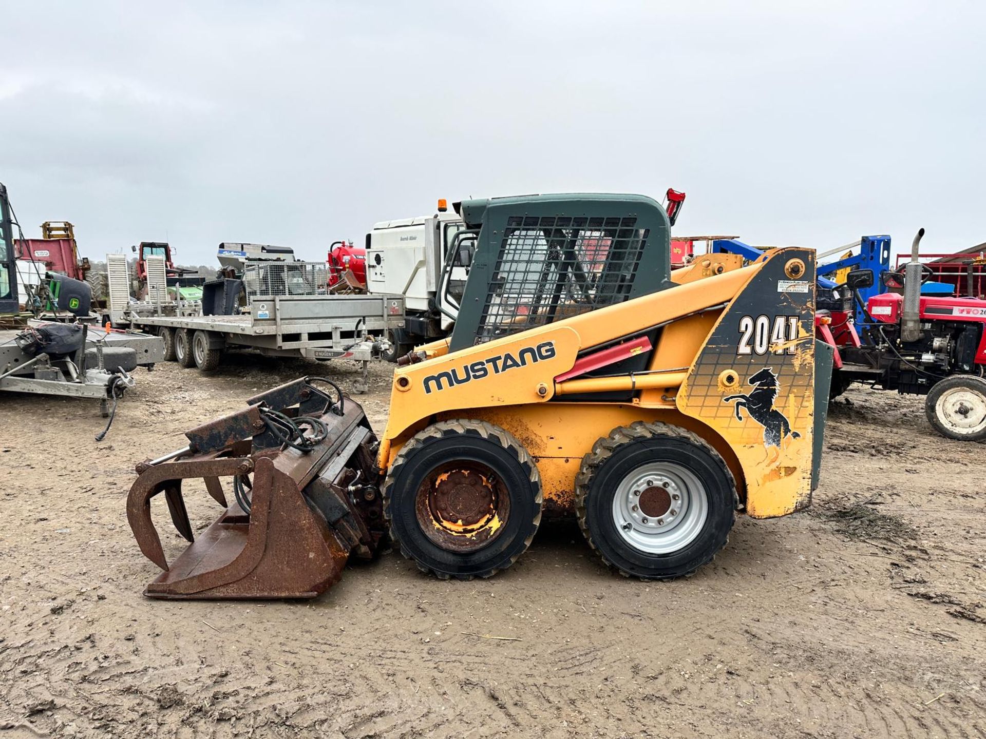 2007 Mustang 2041 Diesel Wheeled Skidsteer Loader With Caterpillar 72” Grab Bucket *PLUS VAT* - Image 6 of 15