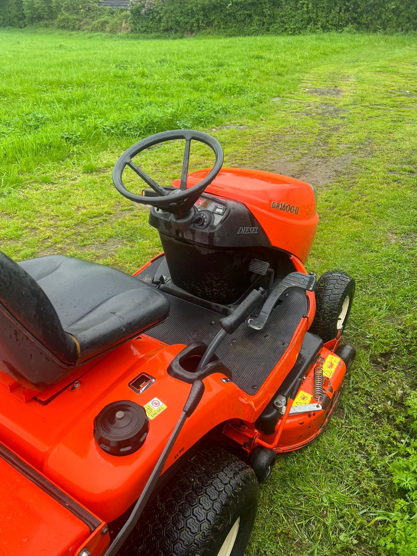 2017 KUBOTA GR1600 RIDE ON LAWN MOWER WITH COLLECTOR *PLUS VAT* - Image 8 of 12