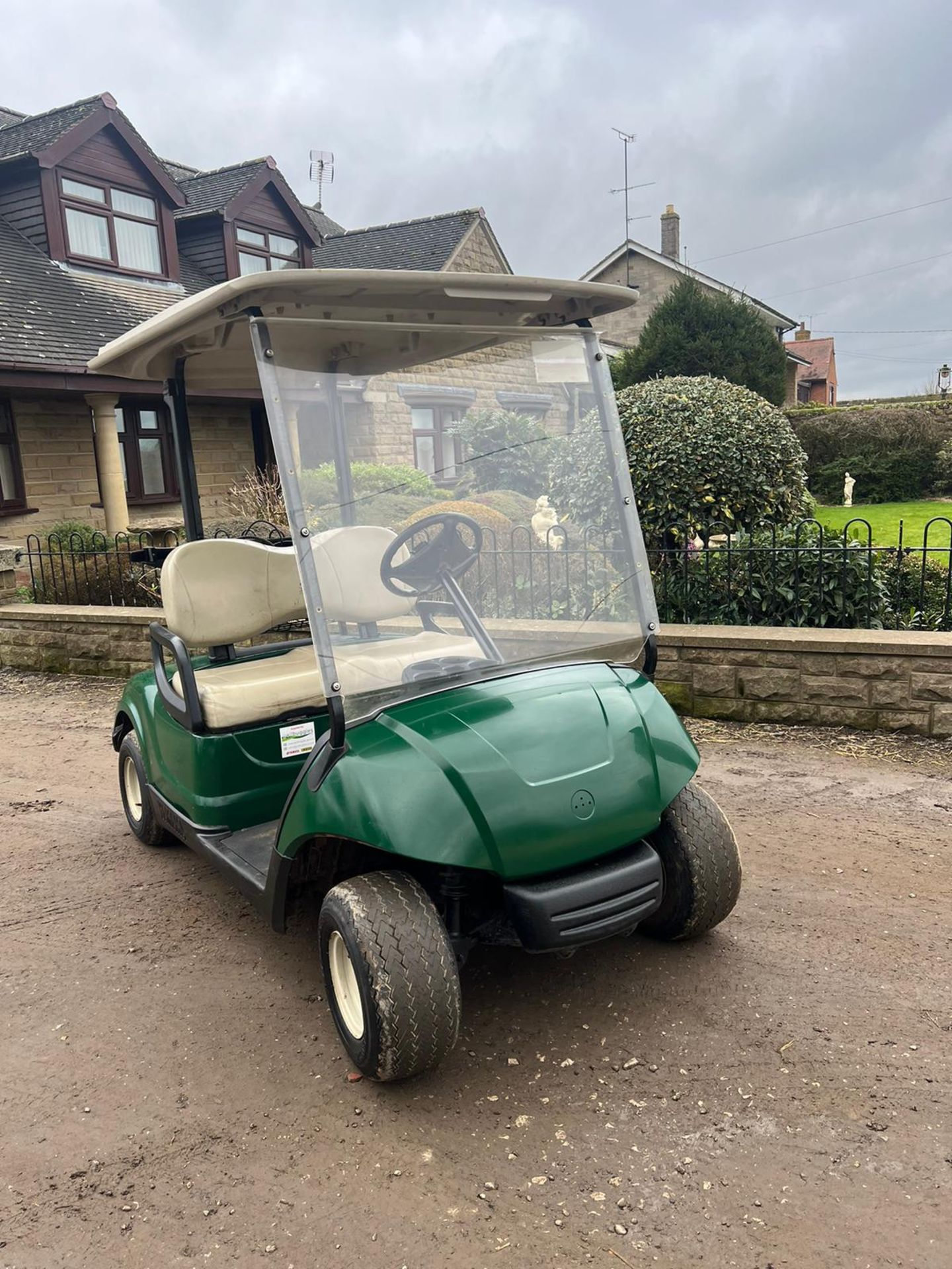 YAMAHA GOLF BUGGY 48 VOLT WITH CHARGER *PLUS VAT* - Image 2 of 8