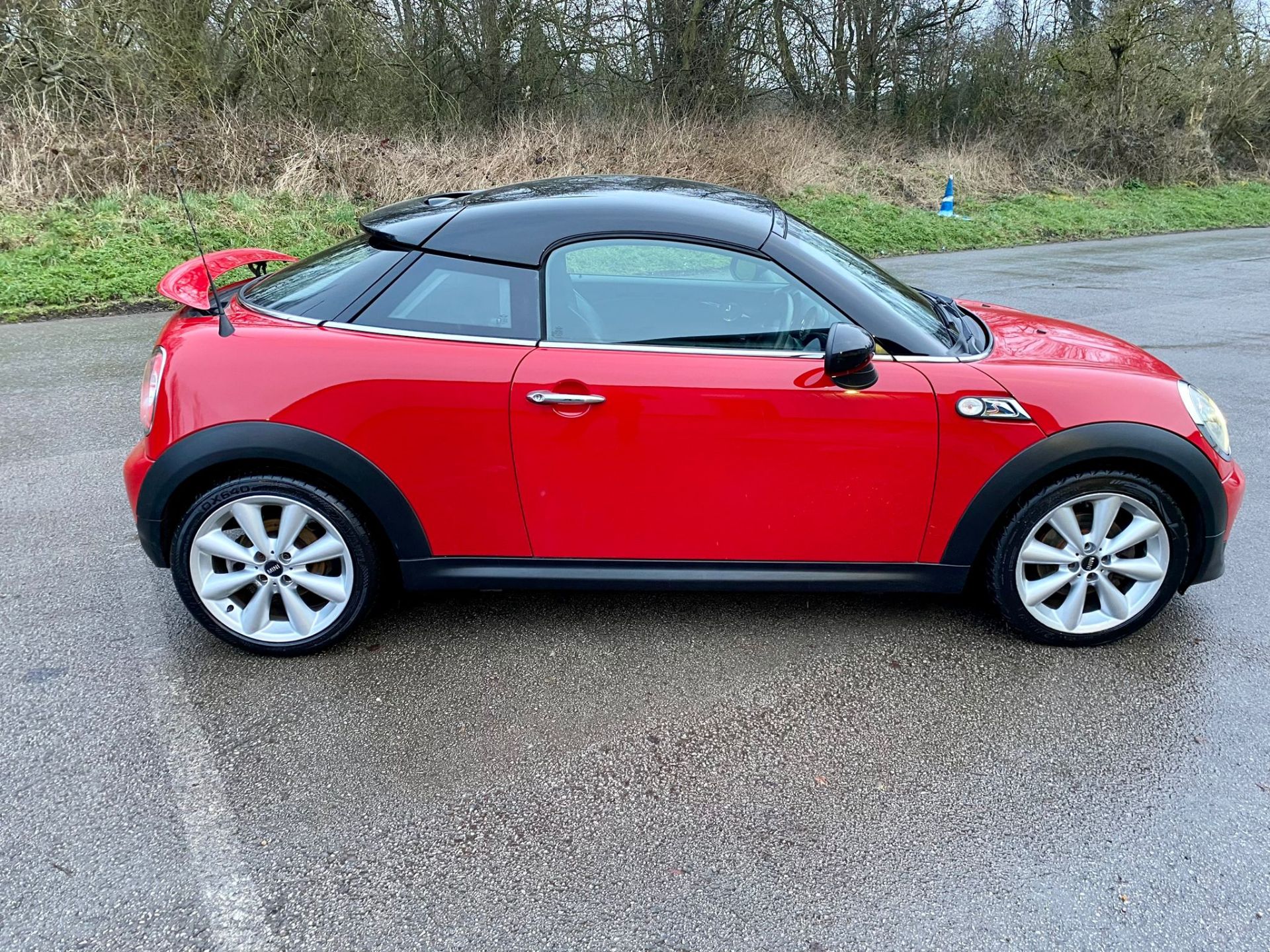 2013 MINI COOPER SD RED COUPE *NO VAT* - Image 2 of 11
