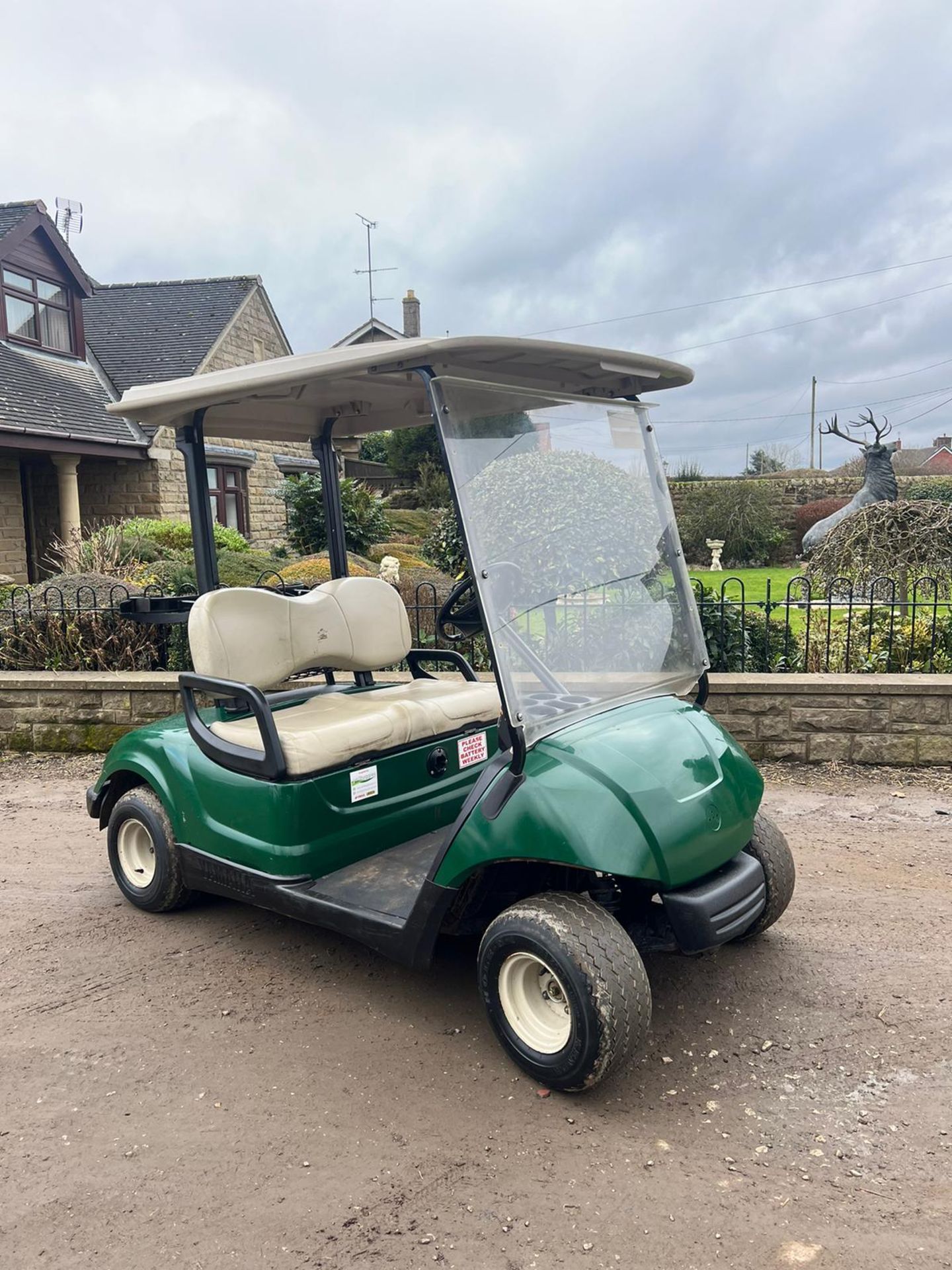 YAMAHA GOLF BUGGY 48 VOLT WITH CHARGER *PLUS VAT*