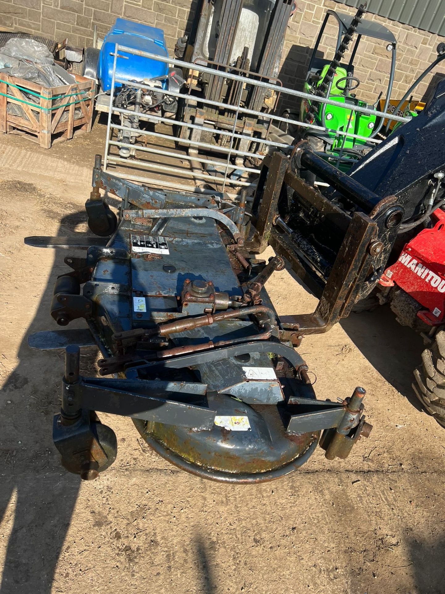 ISEKI 62 inch mower deck, IÕm working order, Comes with pto, And deck hangers *PLUS VAT*