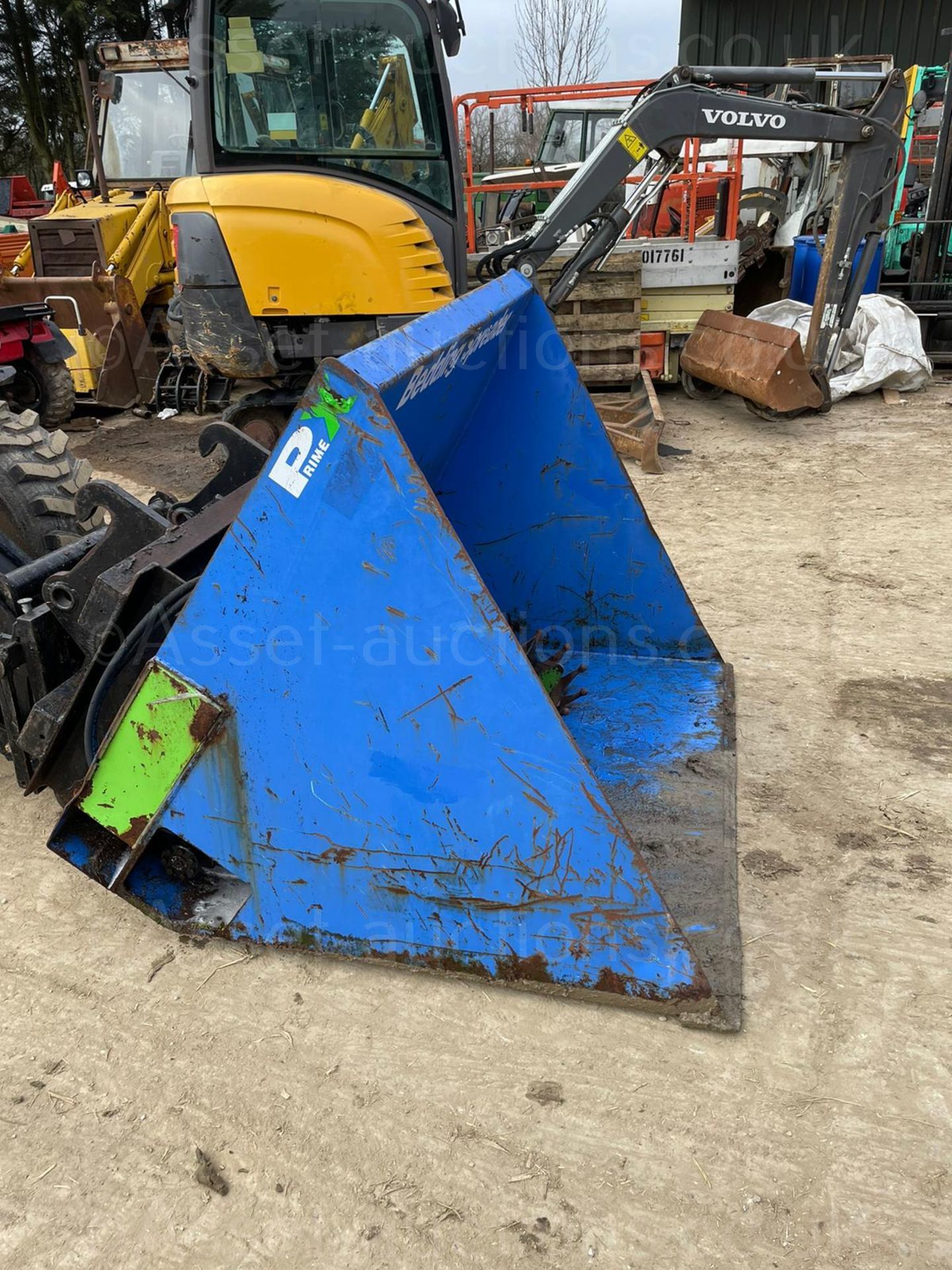 BEDDING SPREADER, SUITABLE FOR JCB BRACKET, USED FOR BEDDING ANIMALS DOWN *PLUS VAT* - Image 2 of 5