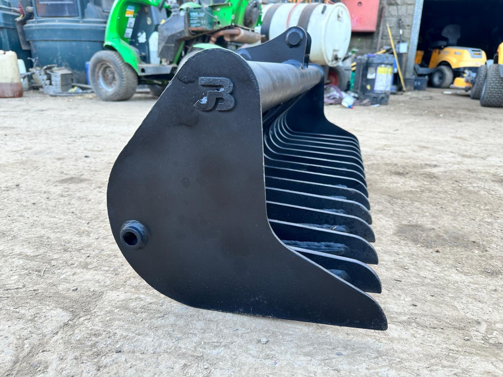 UNUSED JB EQUIPMENT HEAVY DUTY LAND RAKE/SCREENING BUCKET *PLUS VAT* - Image 10 of 13