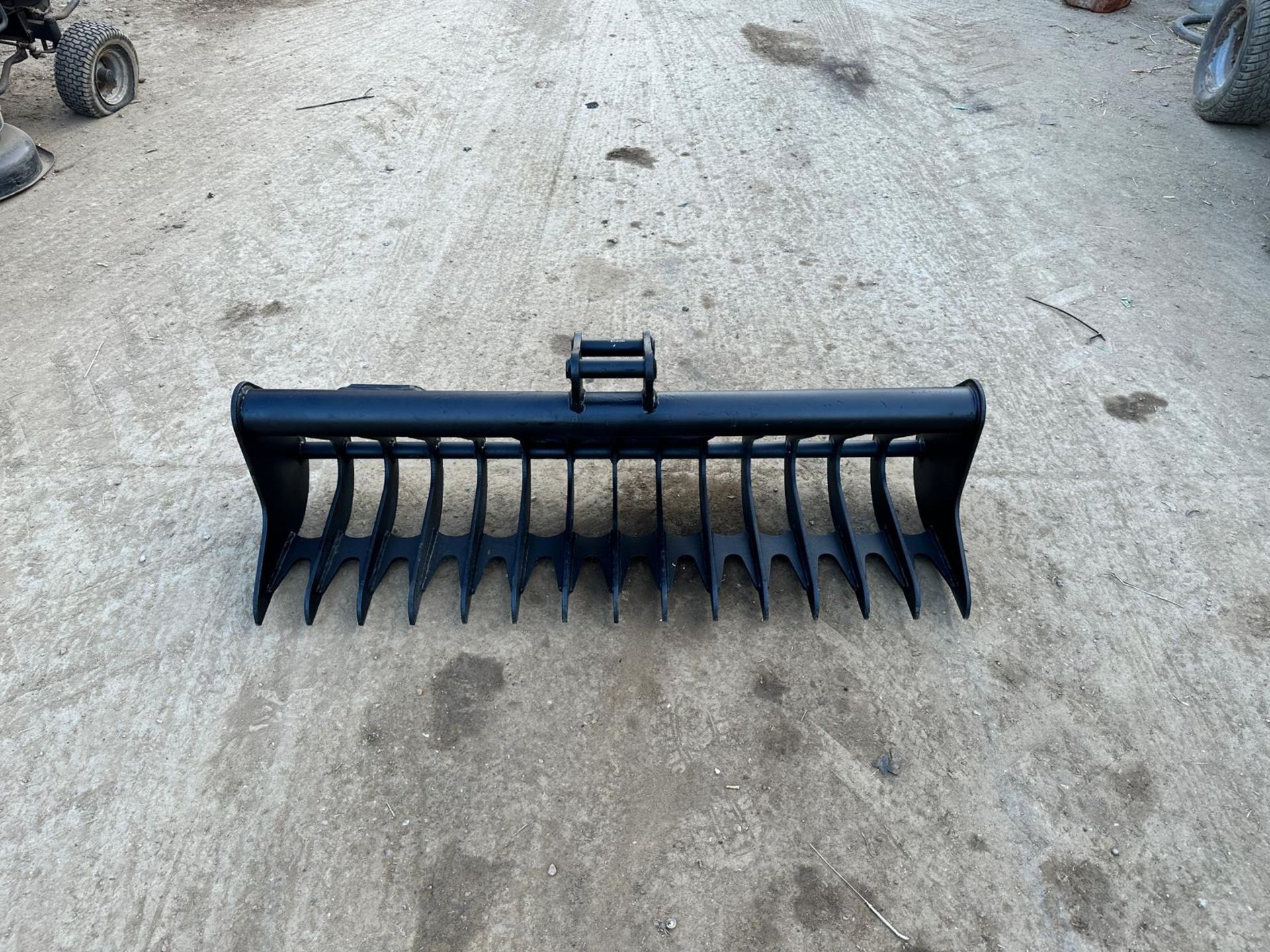 UNUSED JB EQUIPMENT HEAVY DUTY LAND RAKE/SCREENING BUCKET *PLUS VAT* - Image 2 of 13