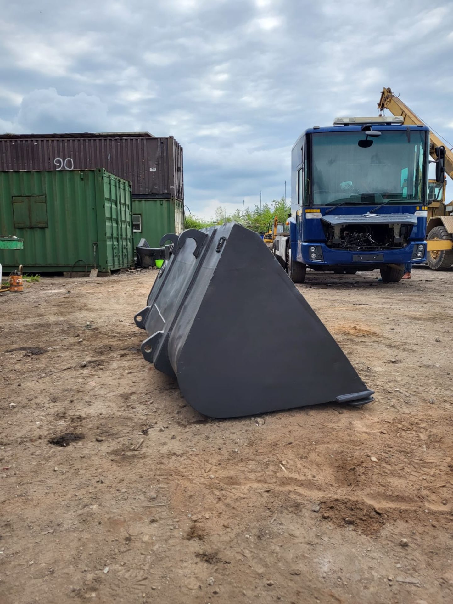 JCB LOADALL TELEHANDLER BUCKET TELEPORTER Strickland 7ft. 6 Qfit *PLUS VAT* - Image 4 of 5