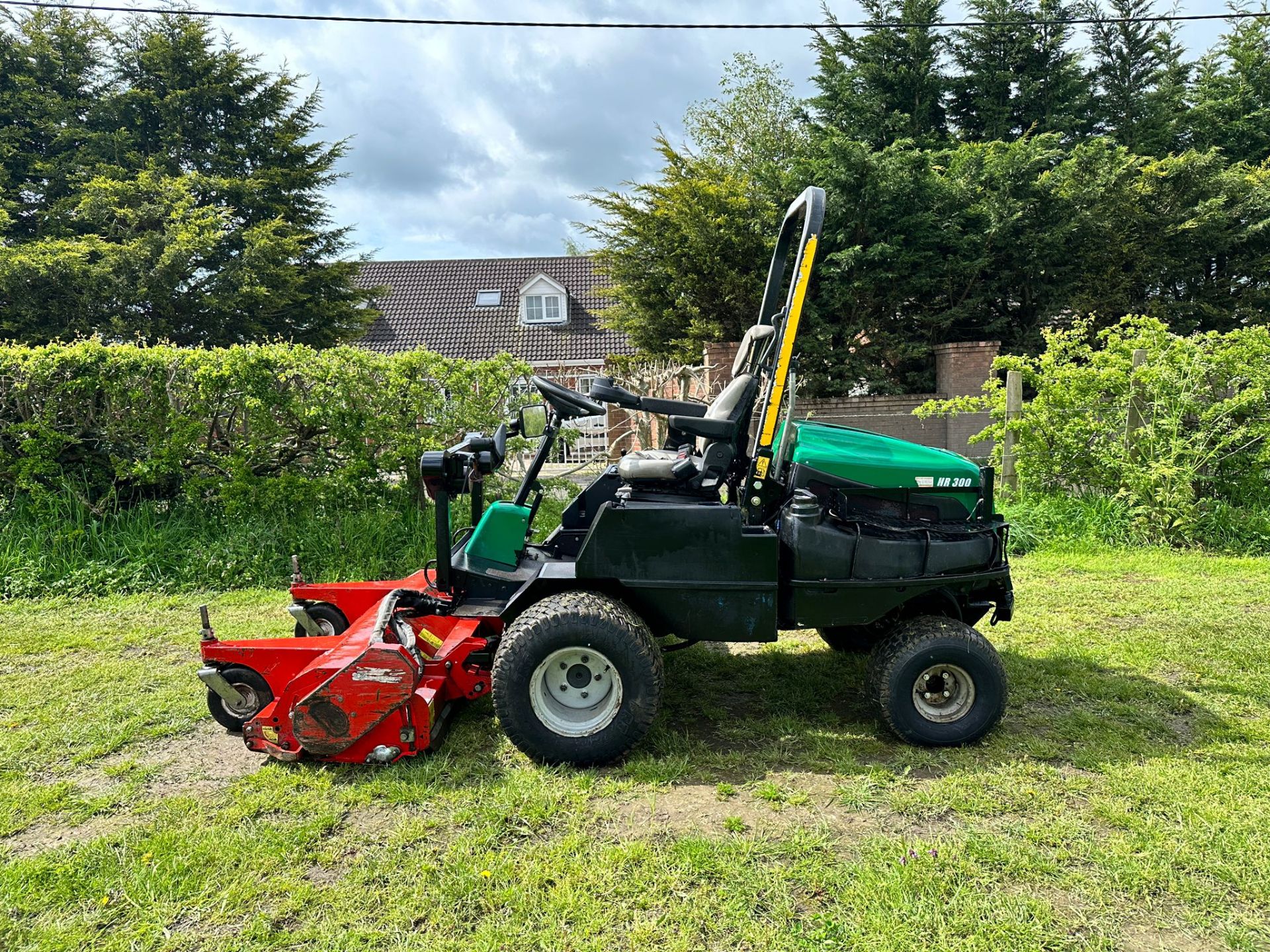 2012 Ransomes HR300 4WD Outfront Ride On Mower With 2015 Trimax 155 Flail Deck *PLUS VAT* - Image 4 of 14