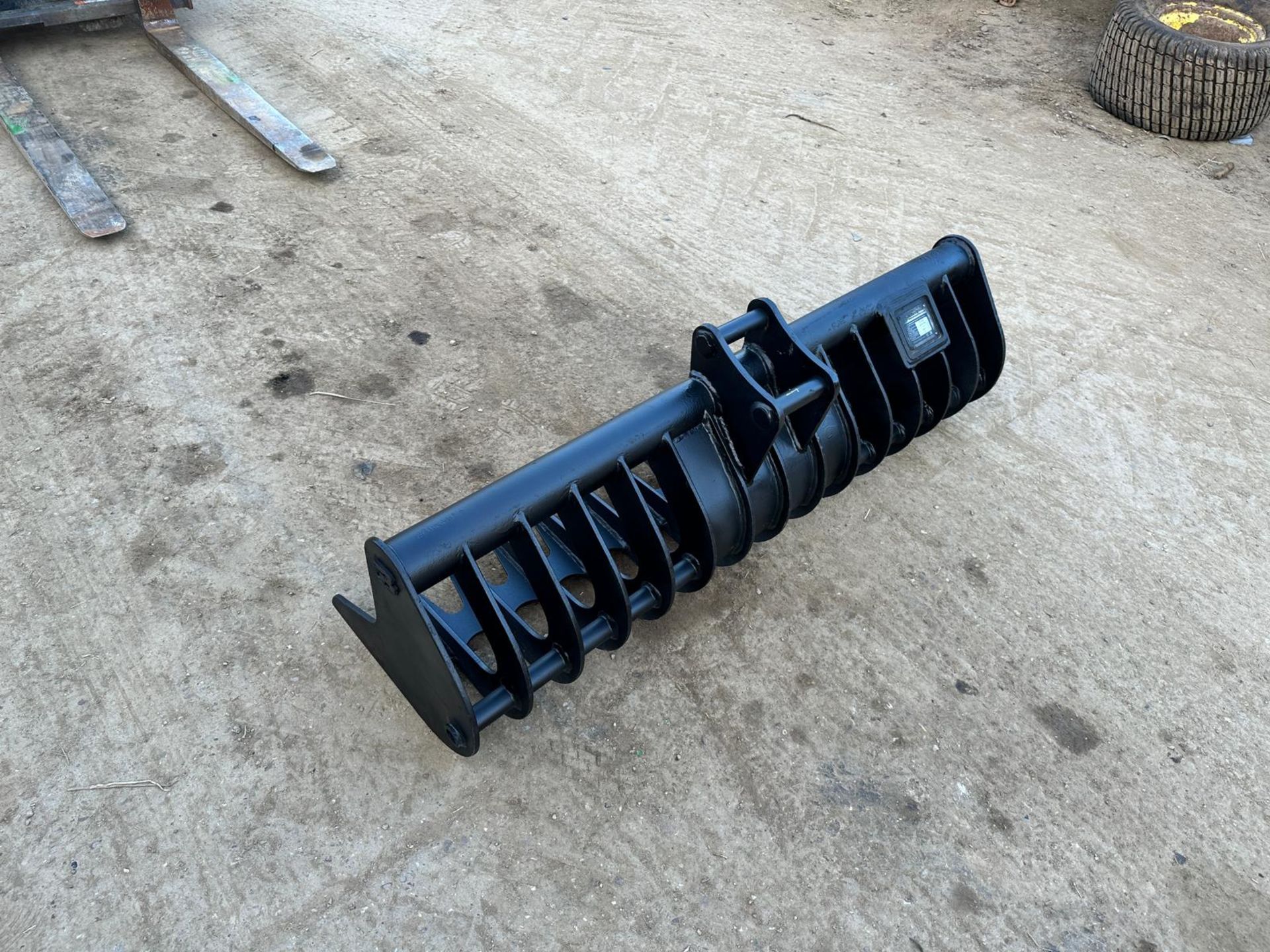 UNUSED JB EQUIPMENT HEAVY DUTY LAND RAKE/SCREENING BUCKET *PLUS VAT* - Image 13 of 13