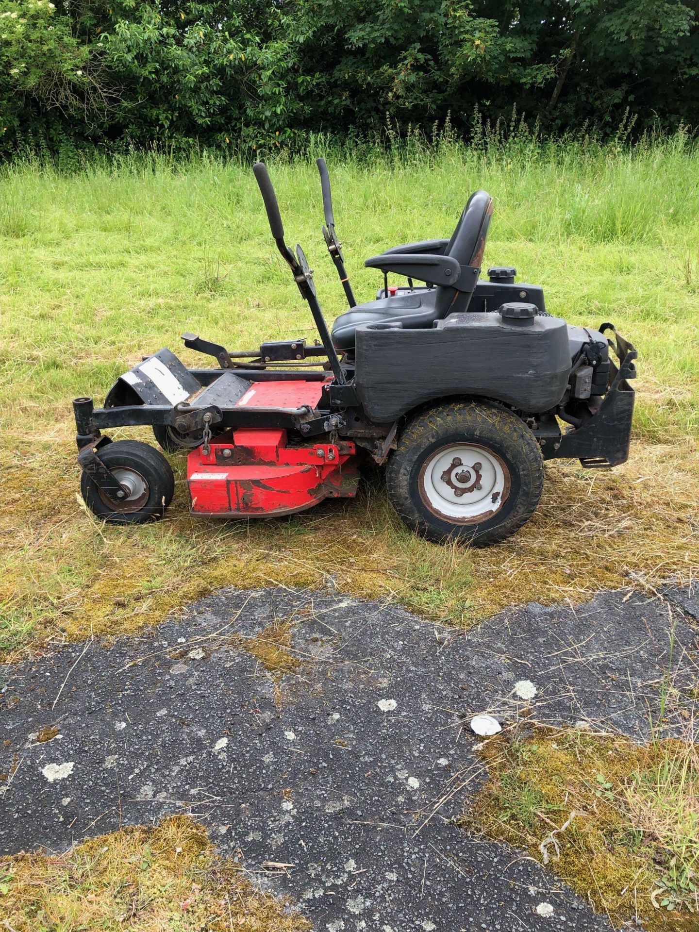 Arien Ride On Lawnmower *PLUS VAT* - Image 3 of 3