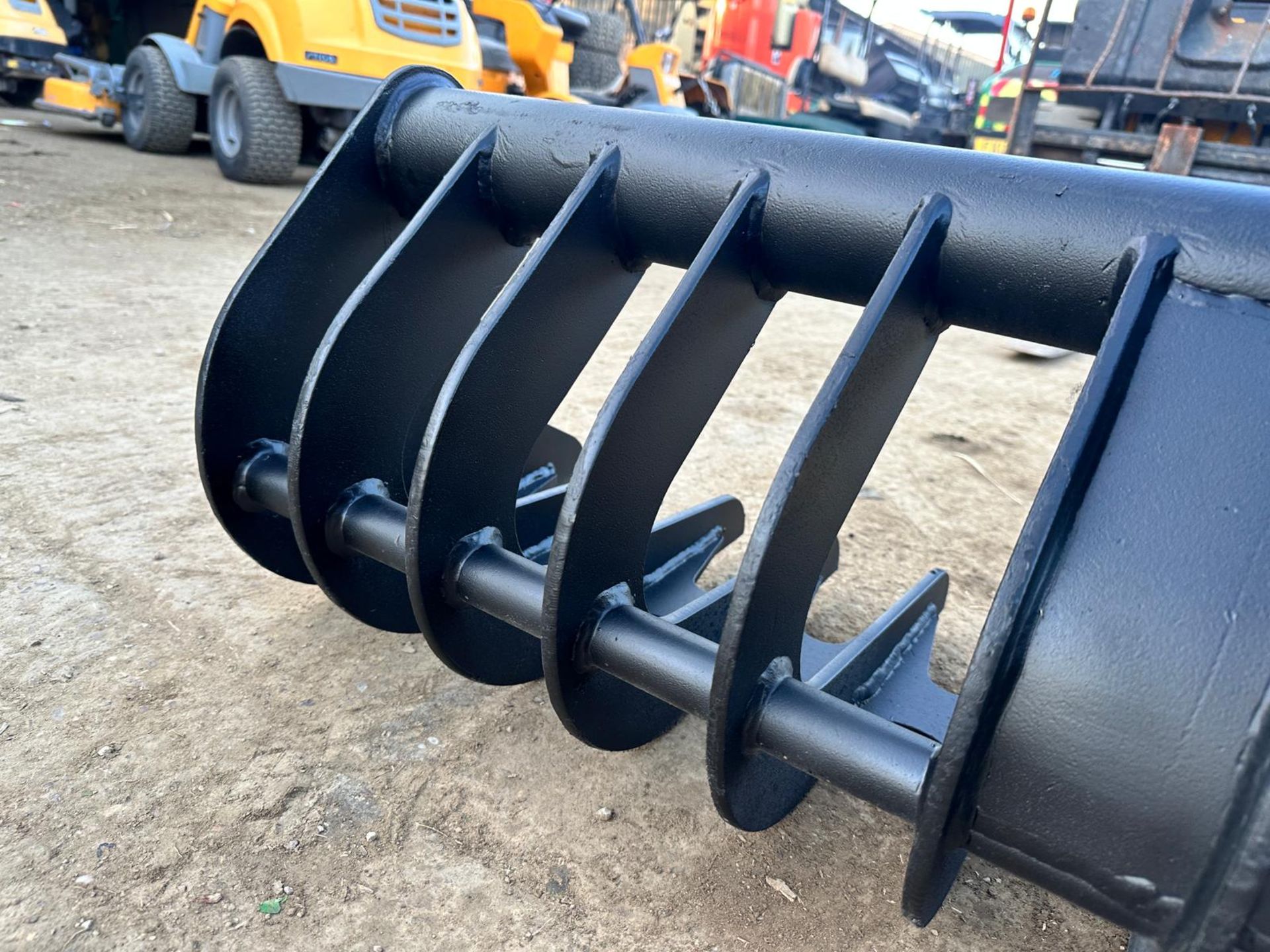 UNUSED JB EQUIPMENT HEAVY DUTY LAND RAKE/SCREENING BUCKET *PLUS VAT* - Image 7 of 13