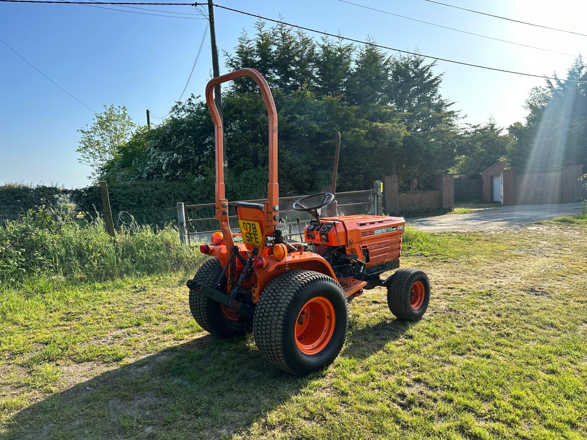 KUBOTA B7200HST 17HP 4WD COMPACT TRACTOR *PLUS VAT* - Image 4 of 14