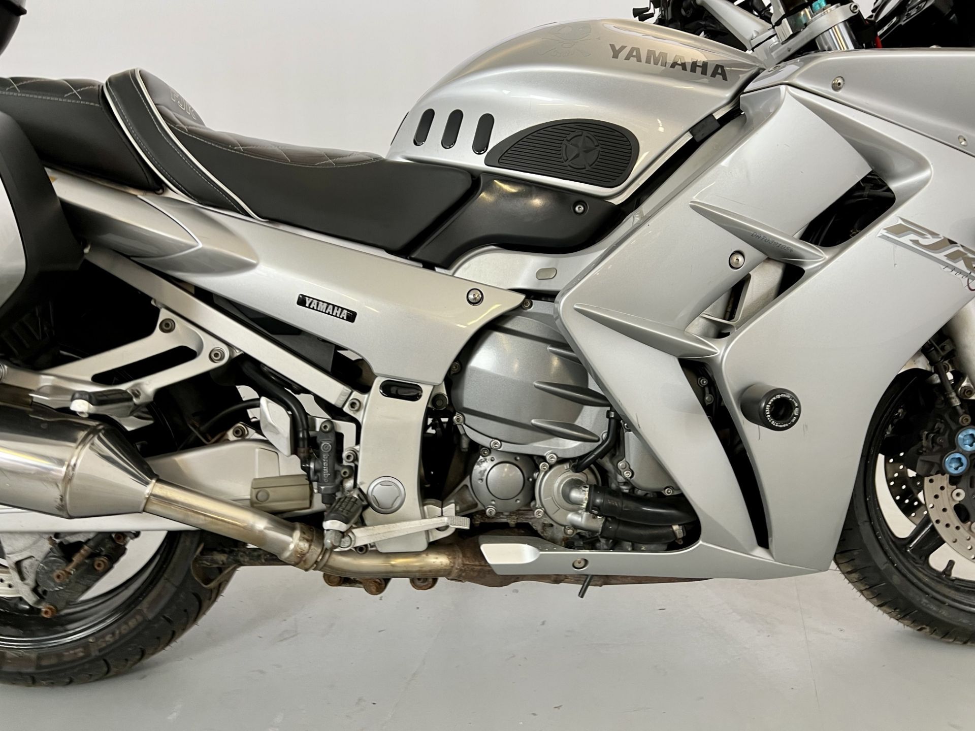 2001 YAMAHA FJR1300 SILVER MOTORCYCLE *NO VAT* - Image 13 of 16