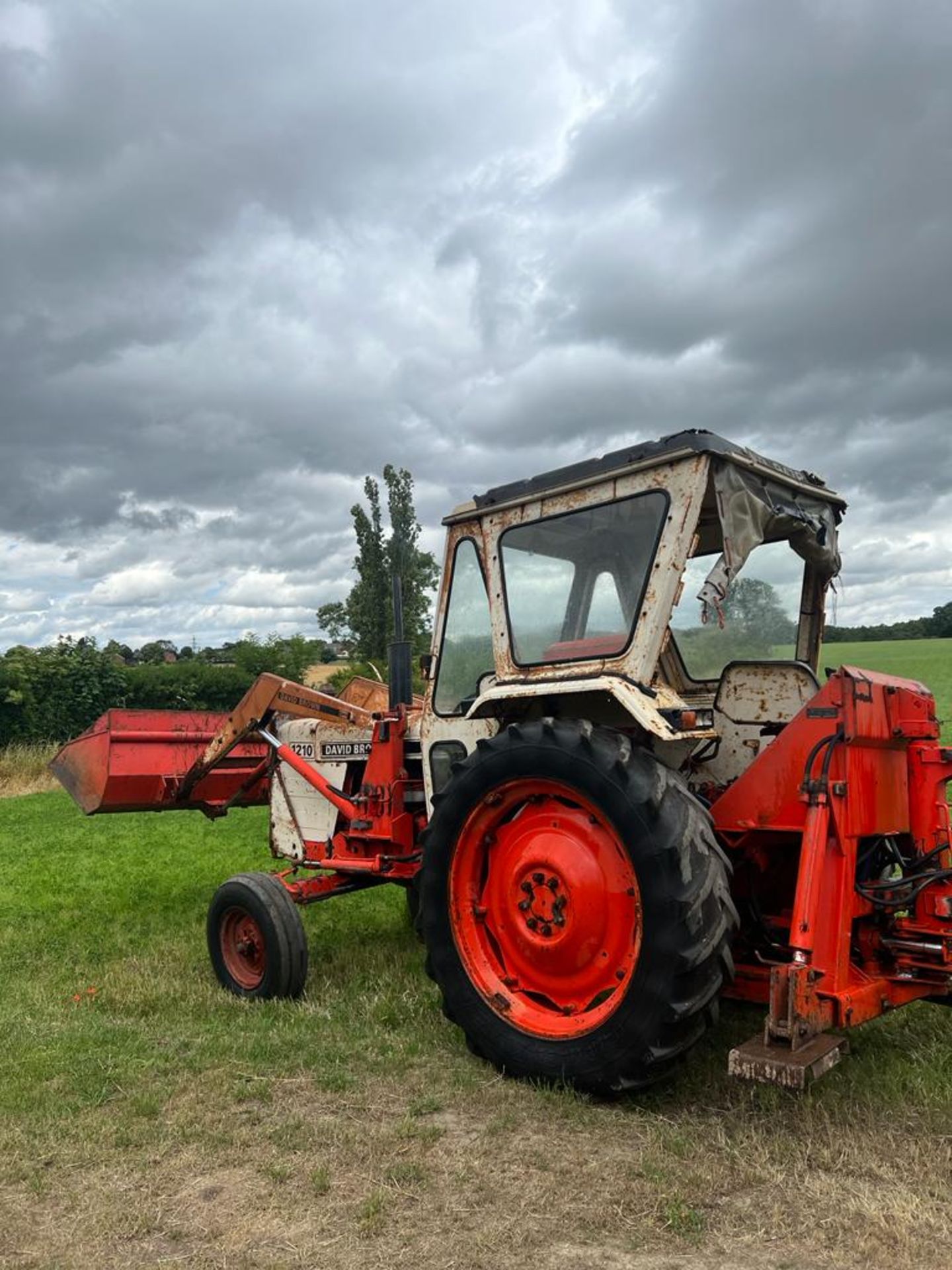 DAVID BROWN 1210 TRACTOR WITH FRONT AND REAR LOADER *PLUS VAT* - Image 3 of 7