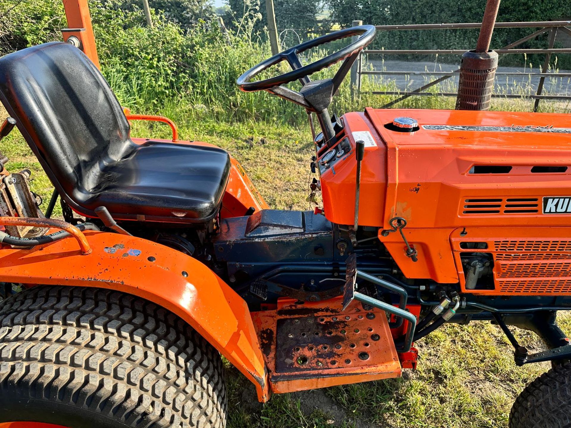 KUBOTA B7200HST 17HP 4WD COMPACT TRACTOR *PLUS VAT* - Image 11 of 14