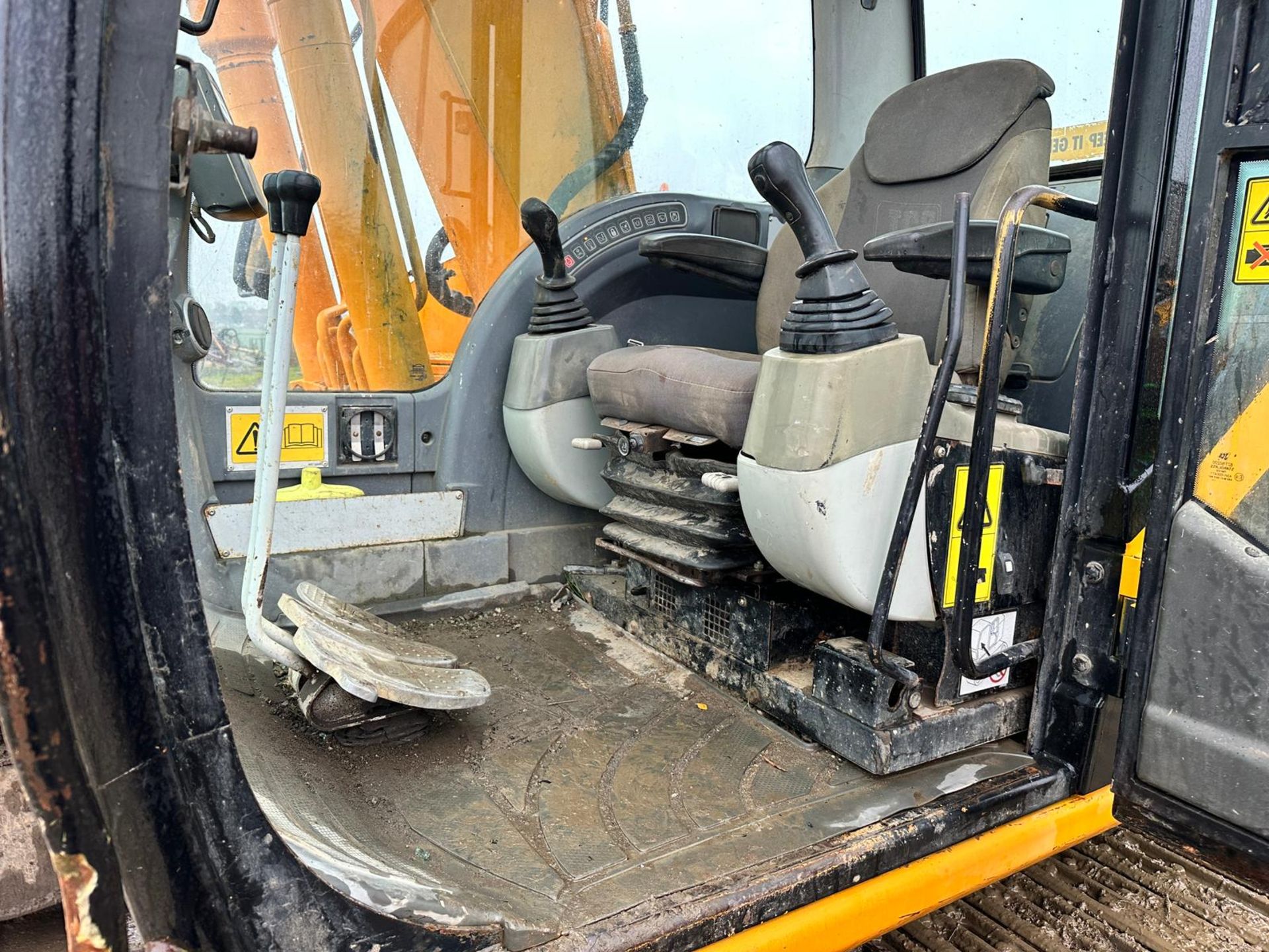 JCB JS130LC 13 Ton Excavator *PLUS VAT* - Image 22 of 25