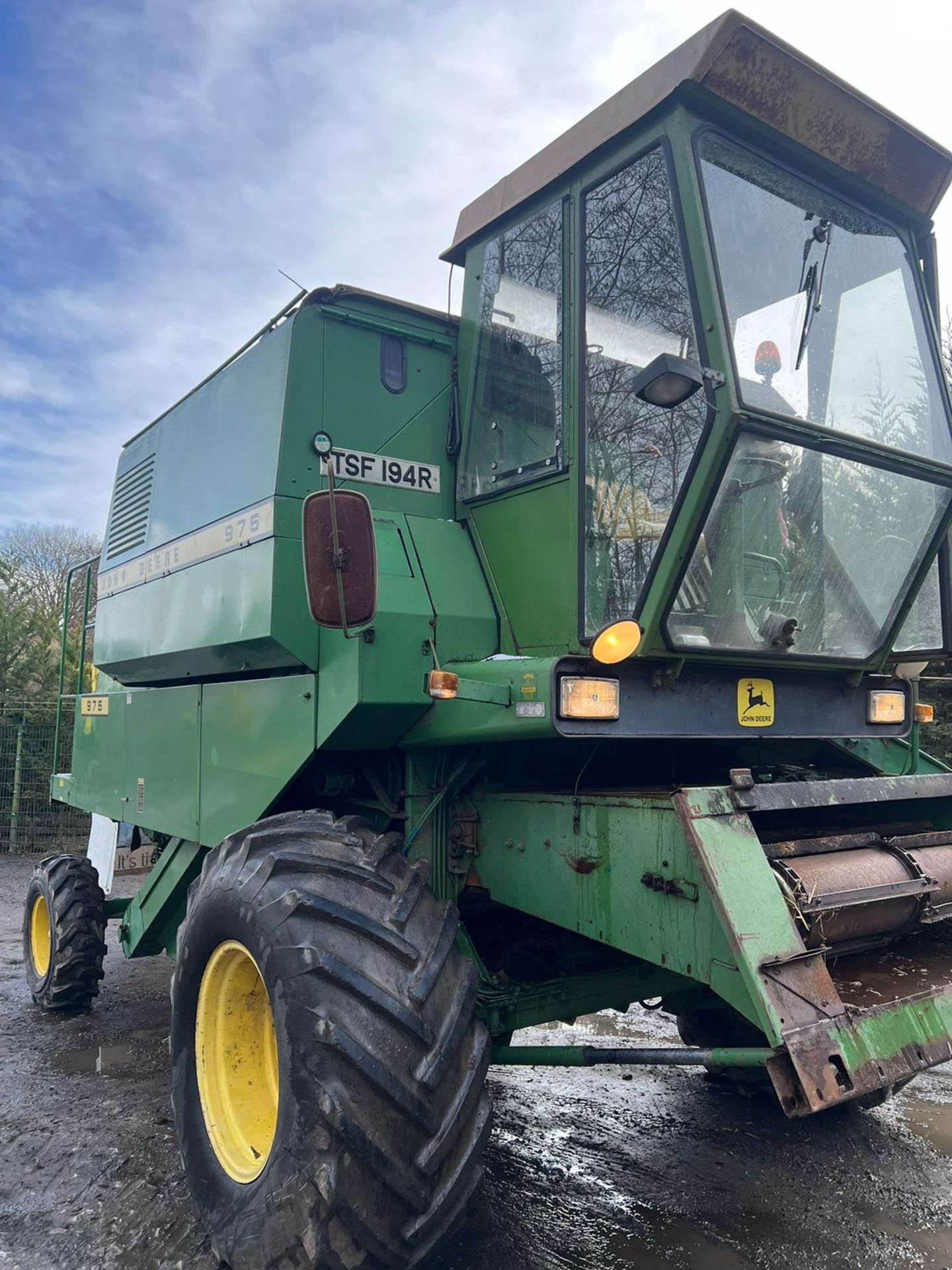 JOHN DEERE 975 COMBINE HARVESTER ROAD REGISTERED WITH HEAD AND DOLLY *PLUS VAT* - Image 6 of 26