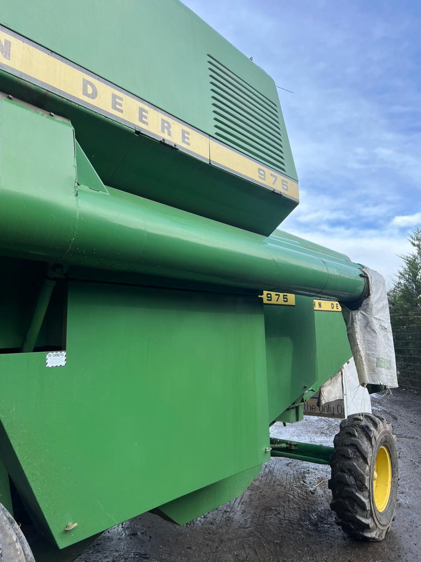 JOHN DEERE 975 COMBINE HARVESTER ROAD REGISTERED WITH HEAD AND DOLLY *PLUS VAT* - Image 8 of 26