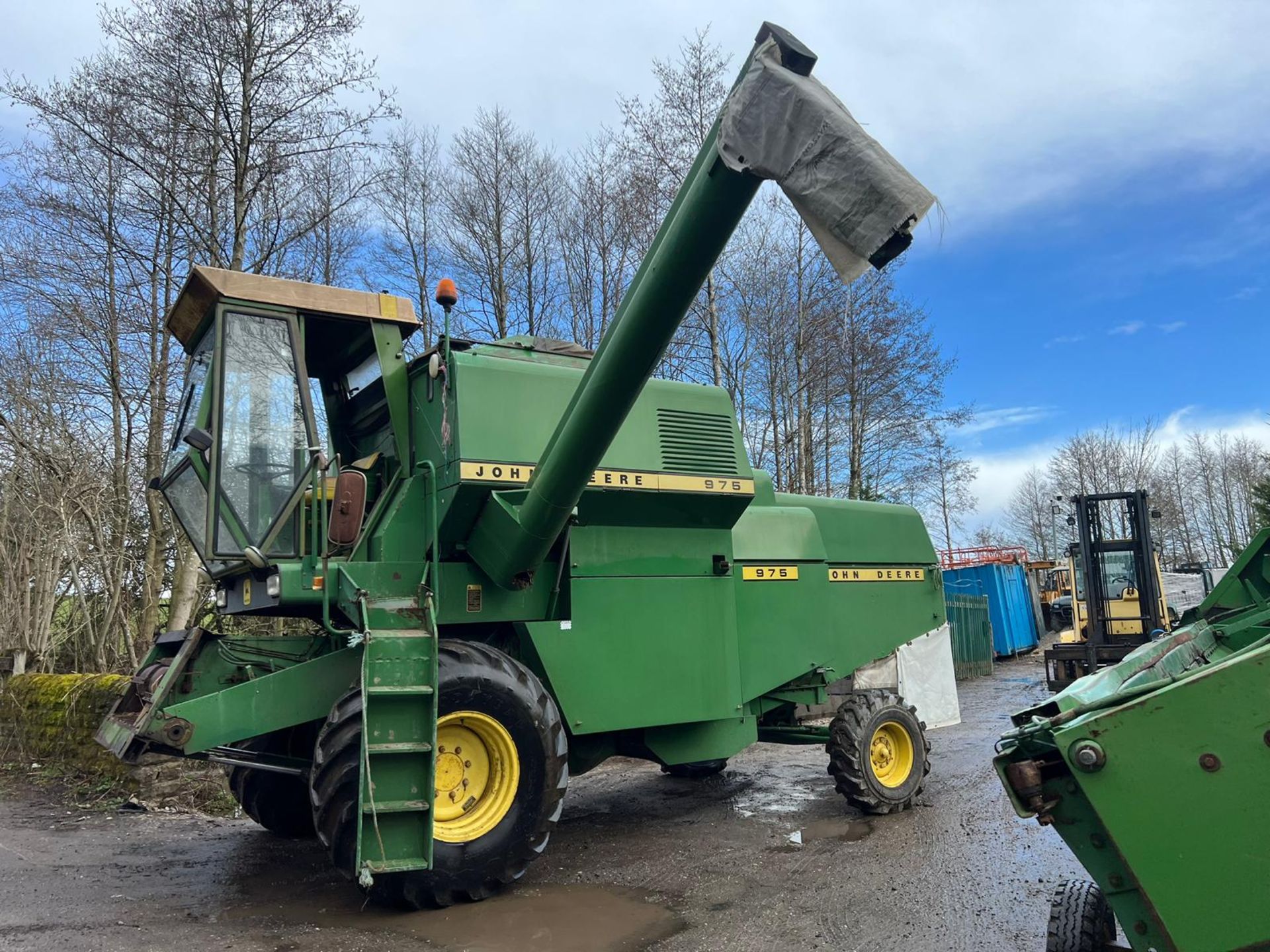 JOHN DEERE 975 COMBINE HARVESTER ROAD REGISTERED WITH HEAD AND DOLLY *PLUS VAT* - Image 2 of 26