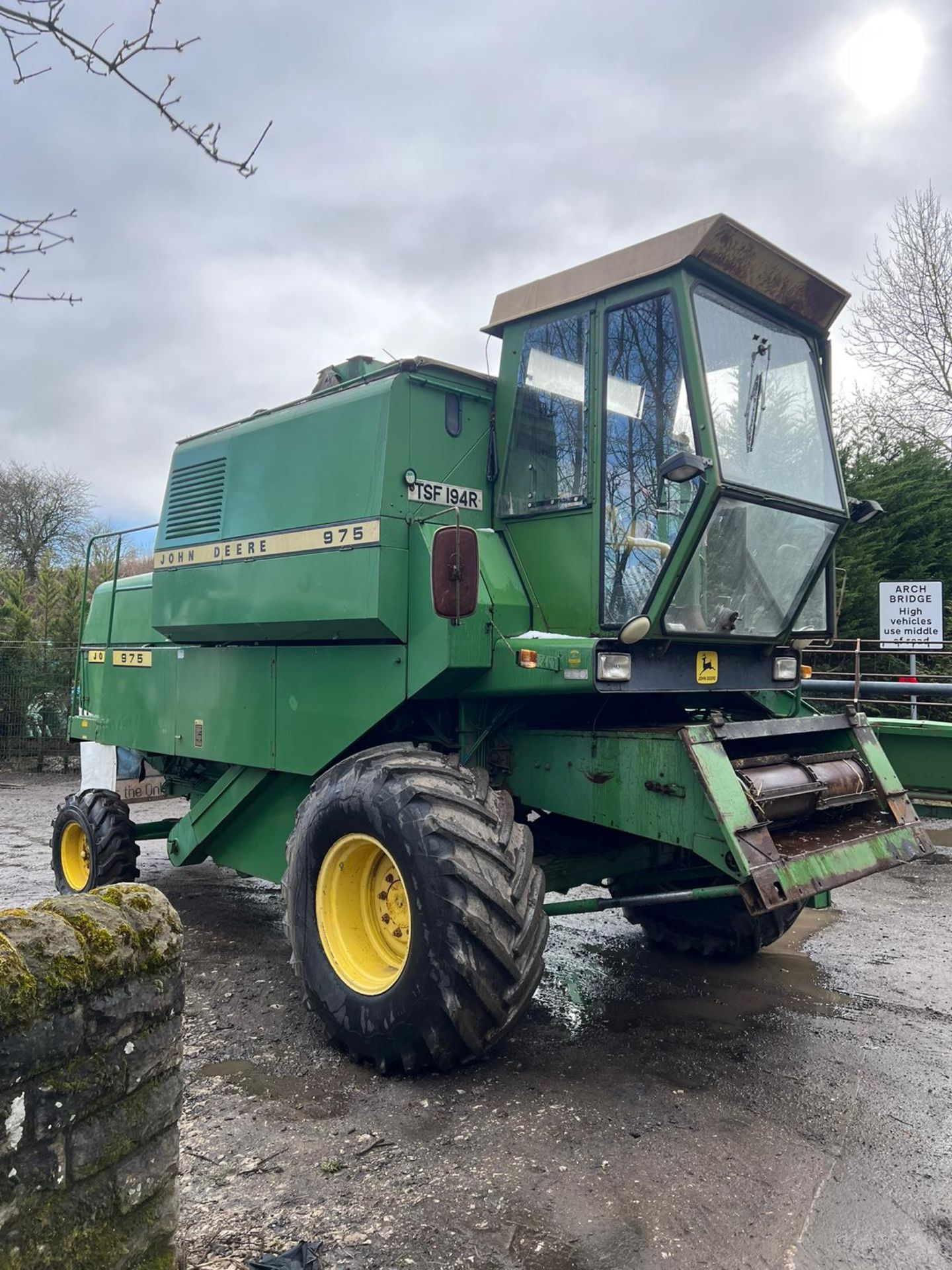 JOHN DEERE 975 COMBINE HARVESTER ROAD REGISTERED WITH HEAD AND DOLLY *PLUS VAT* - Image 4 of 26