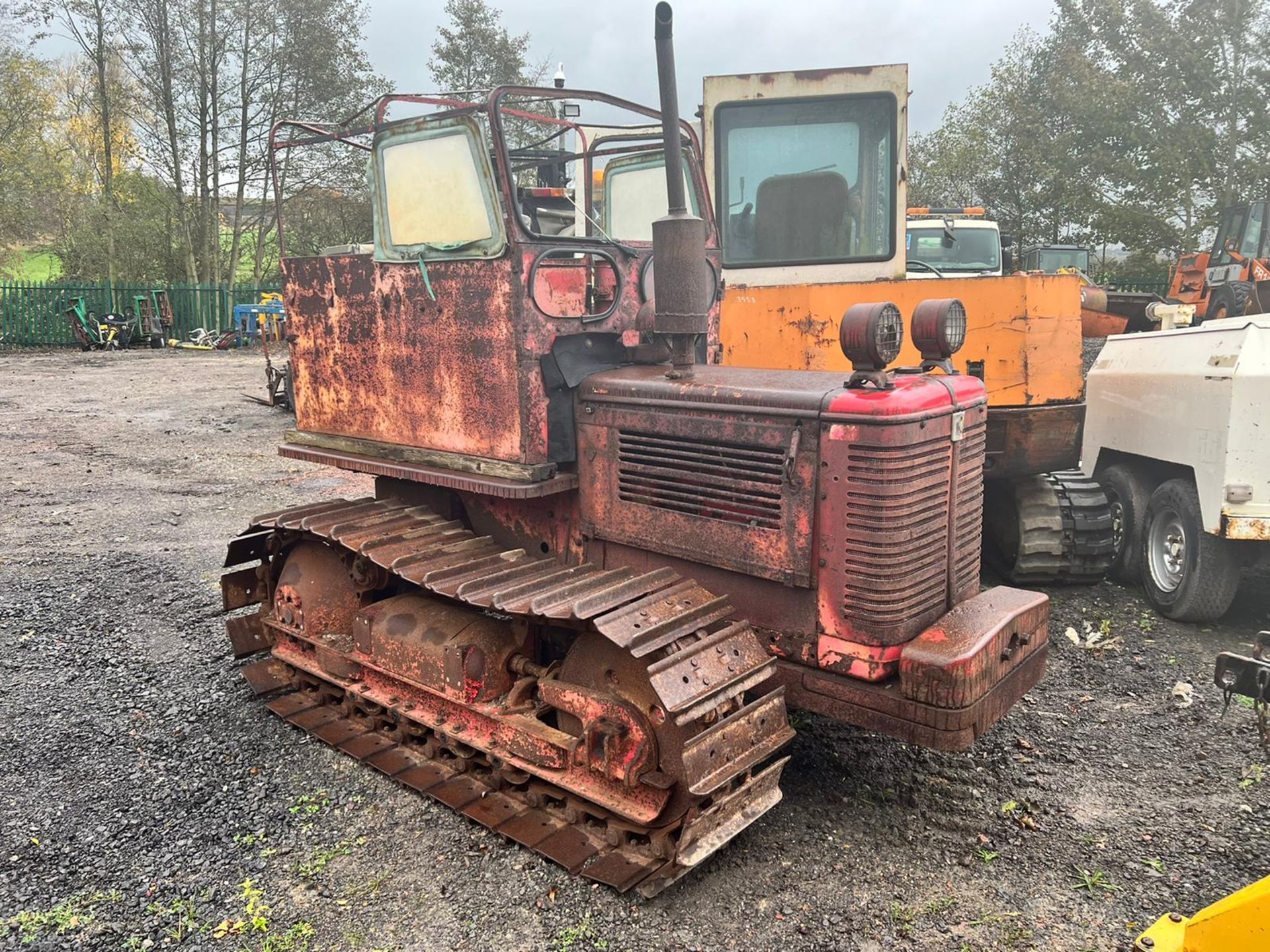 1955 INTERNATIONAL BTD6 39hp DIESEL TRACKED CRAWLER TRACTOR, RUNS AND DRIVES *PLUS VAT*