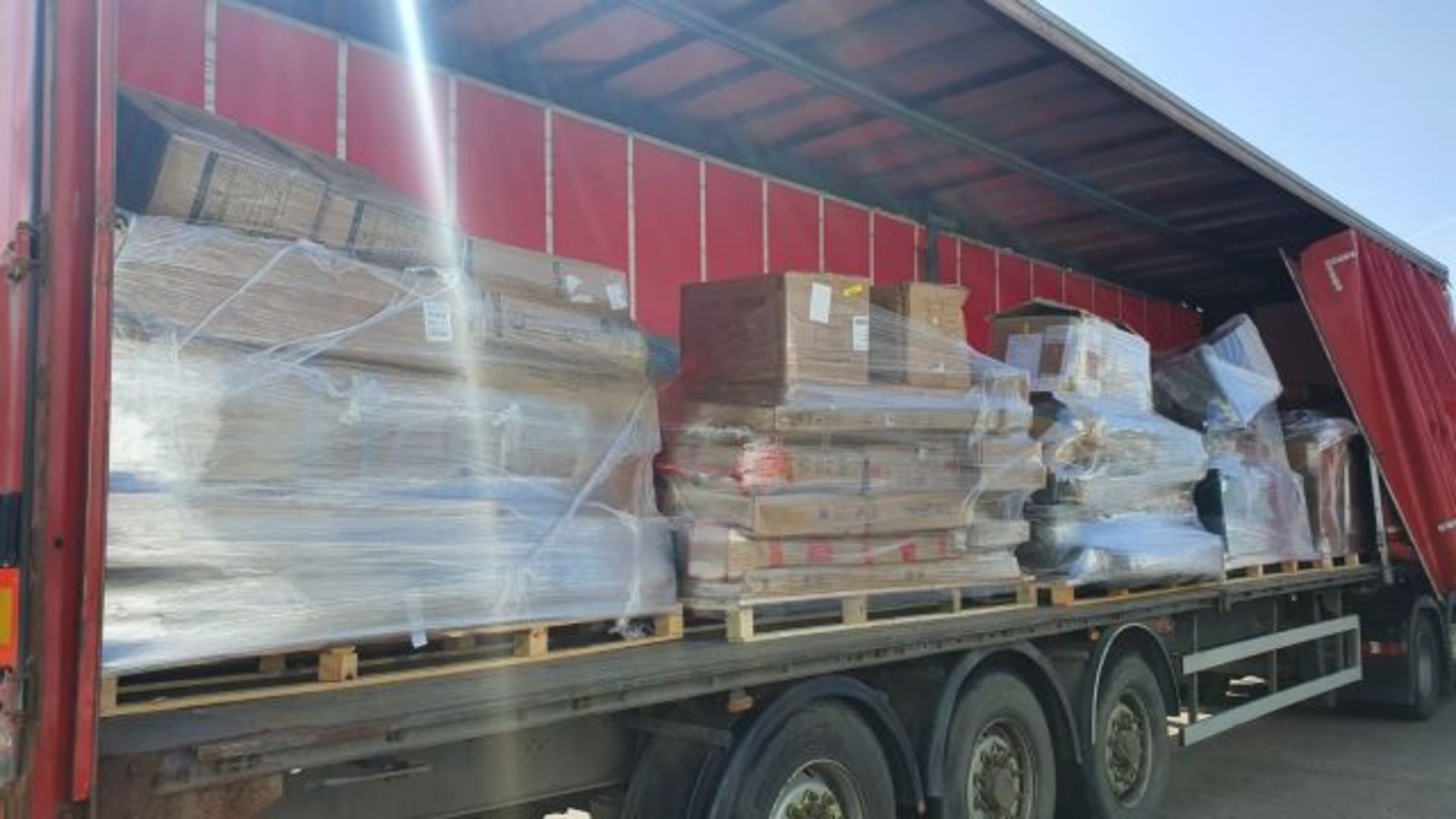 RRP 30K TRUCK LOAD OF UNMAINFESTED MIX BULK FURNITURE CUSTOMER RETURNS, NO RESERVE *PLUS VAT*