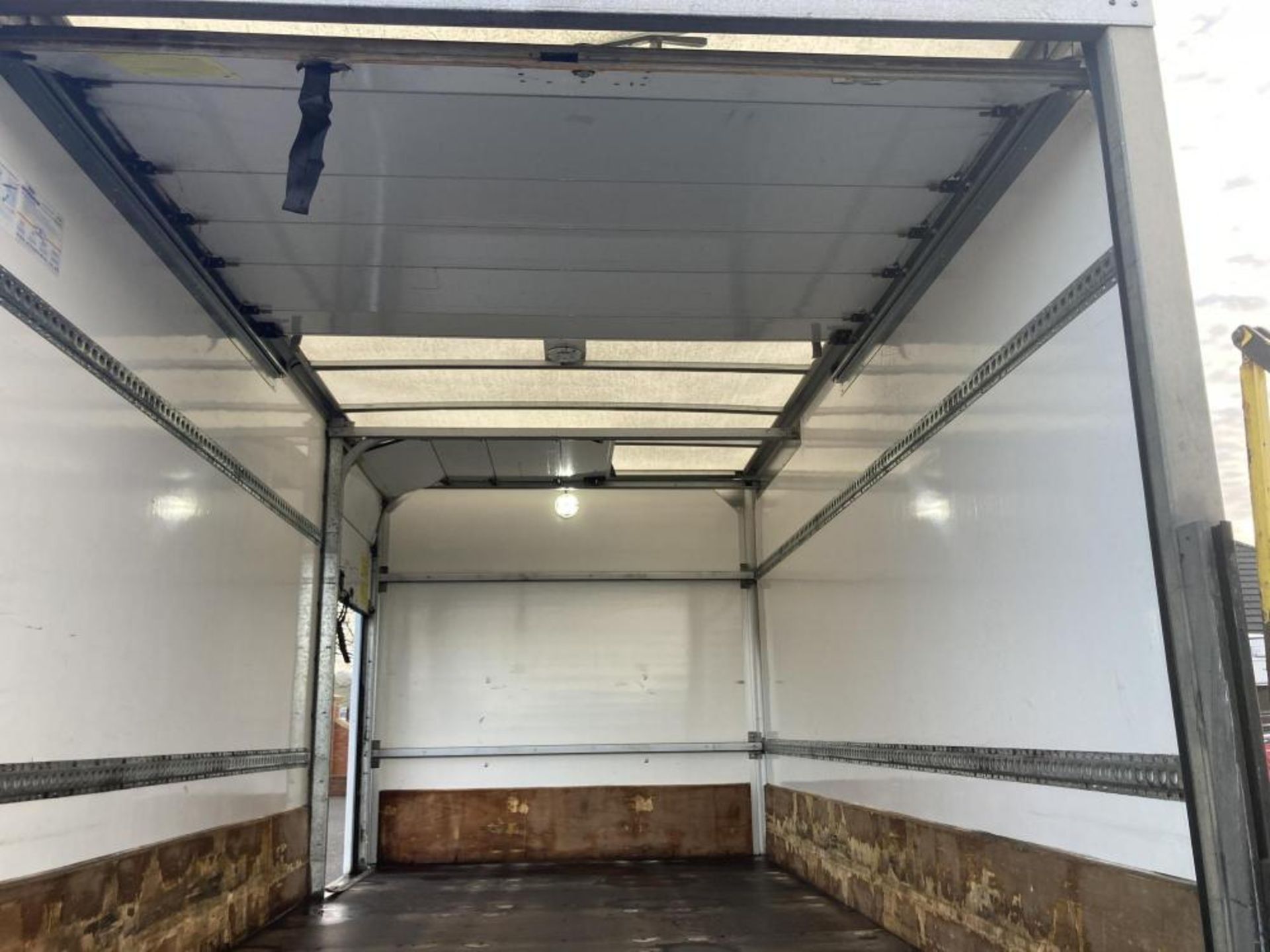 2018/68 IVECO DAILY 72-180 HIMATIC 15 ft BOX 7.2 ton Euro 6 with tail lift *PLUS VAT* - Image 5 of 12