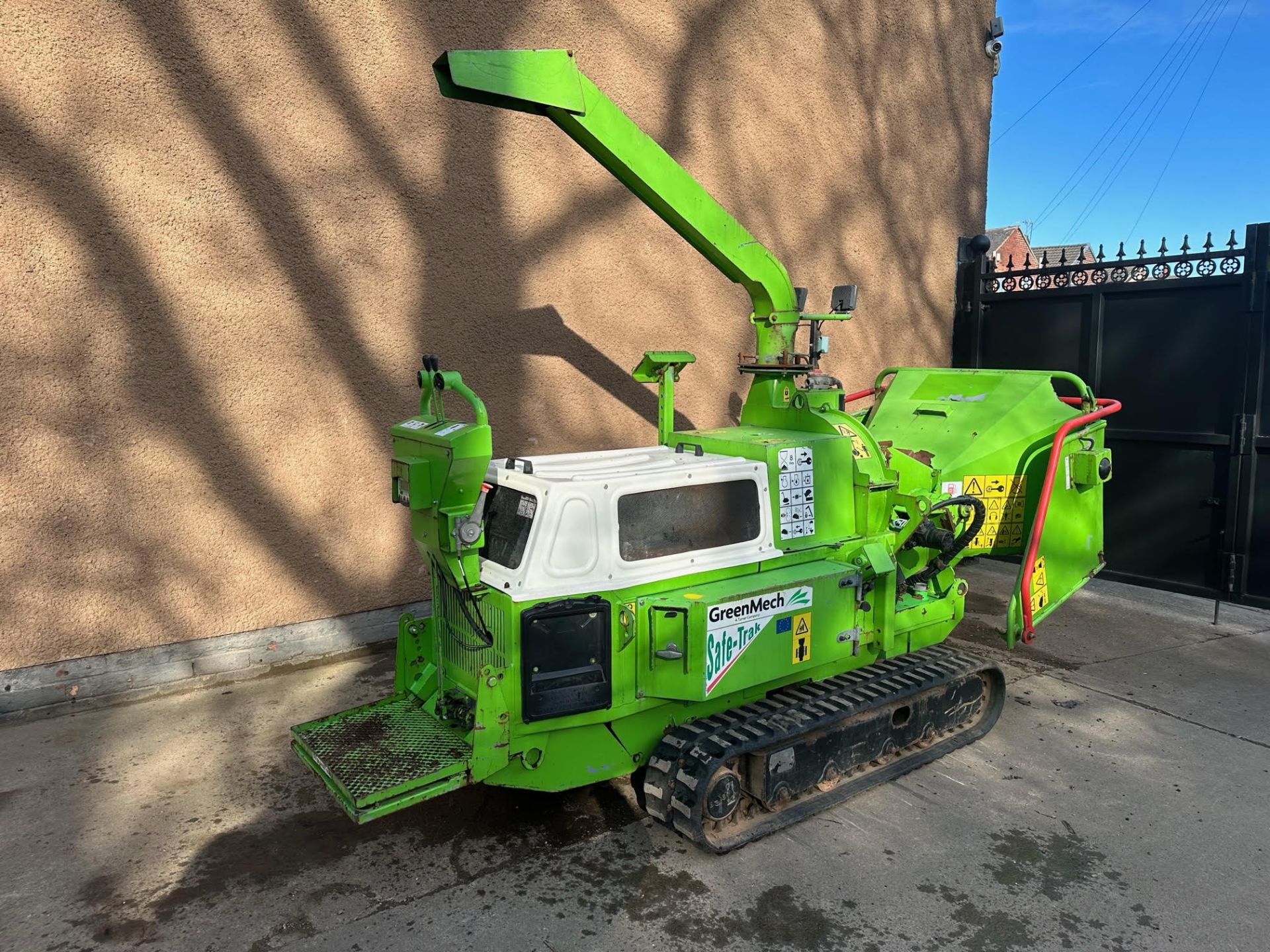 Greenmech Tracked woodchipper *PLUS VAT* - Image 2 of 8