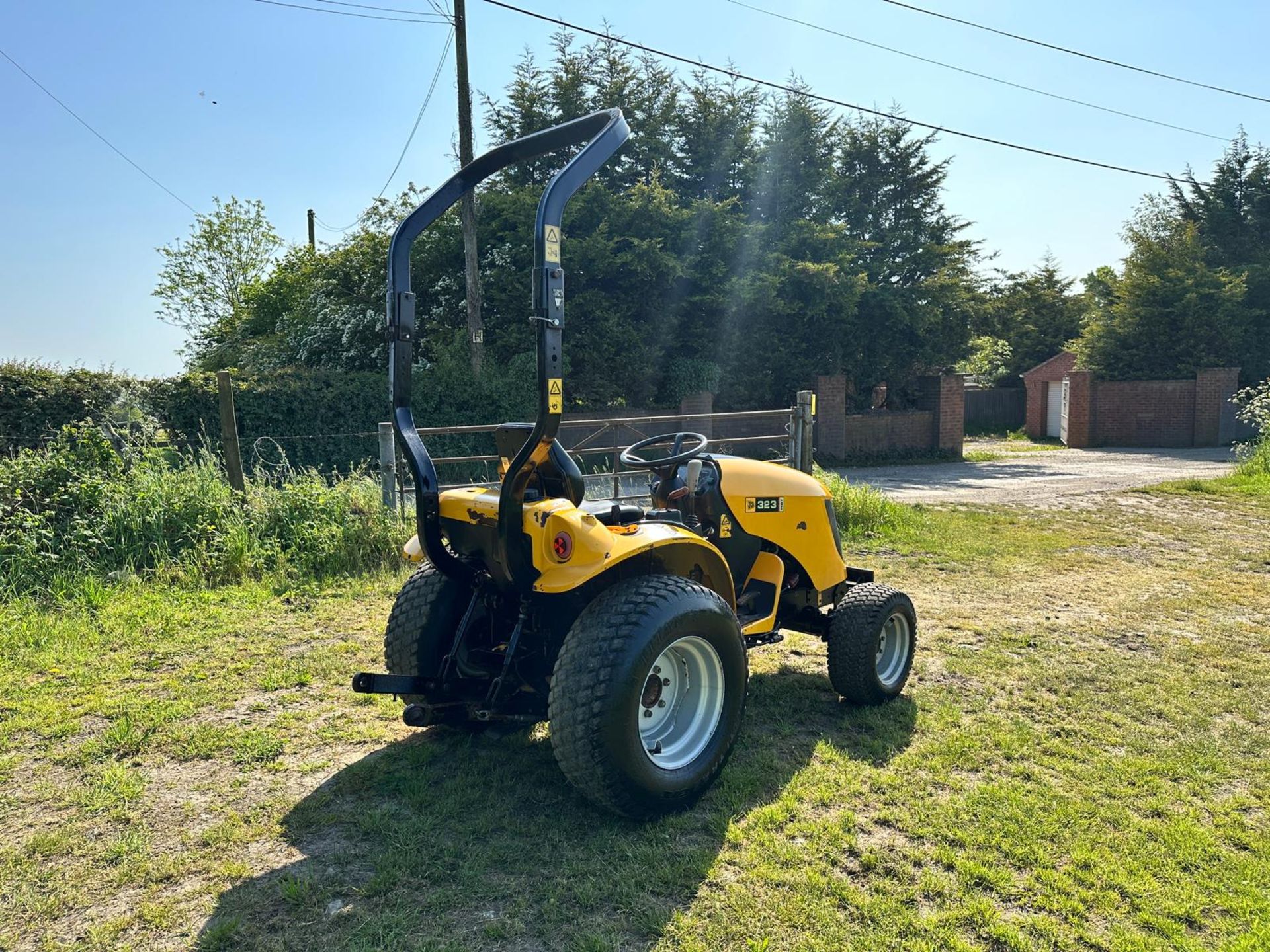 JCB 323HST 23HP 4WD COMPACT TRACTOR *PLUS VAT* - Image 4 of 16