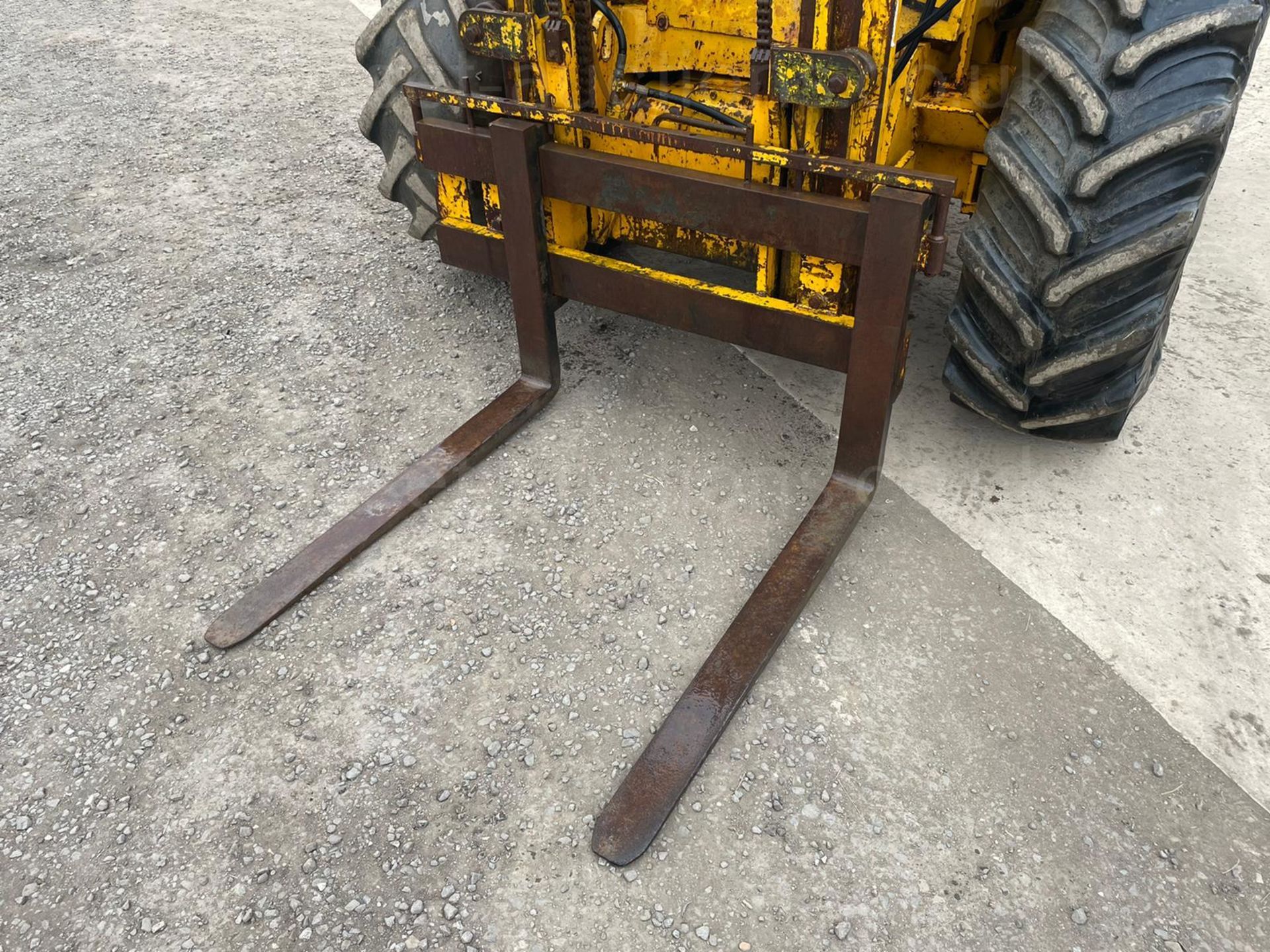 JCB 926 ALL TERRAIN FORKLIFT, RUNS DRIVES AND LIFTS, ALL GEARS WORK, HYDRAULIC SHIFT *PLUS VAT* - Image 7 of 10