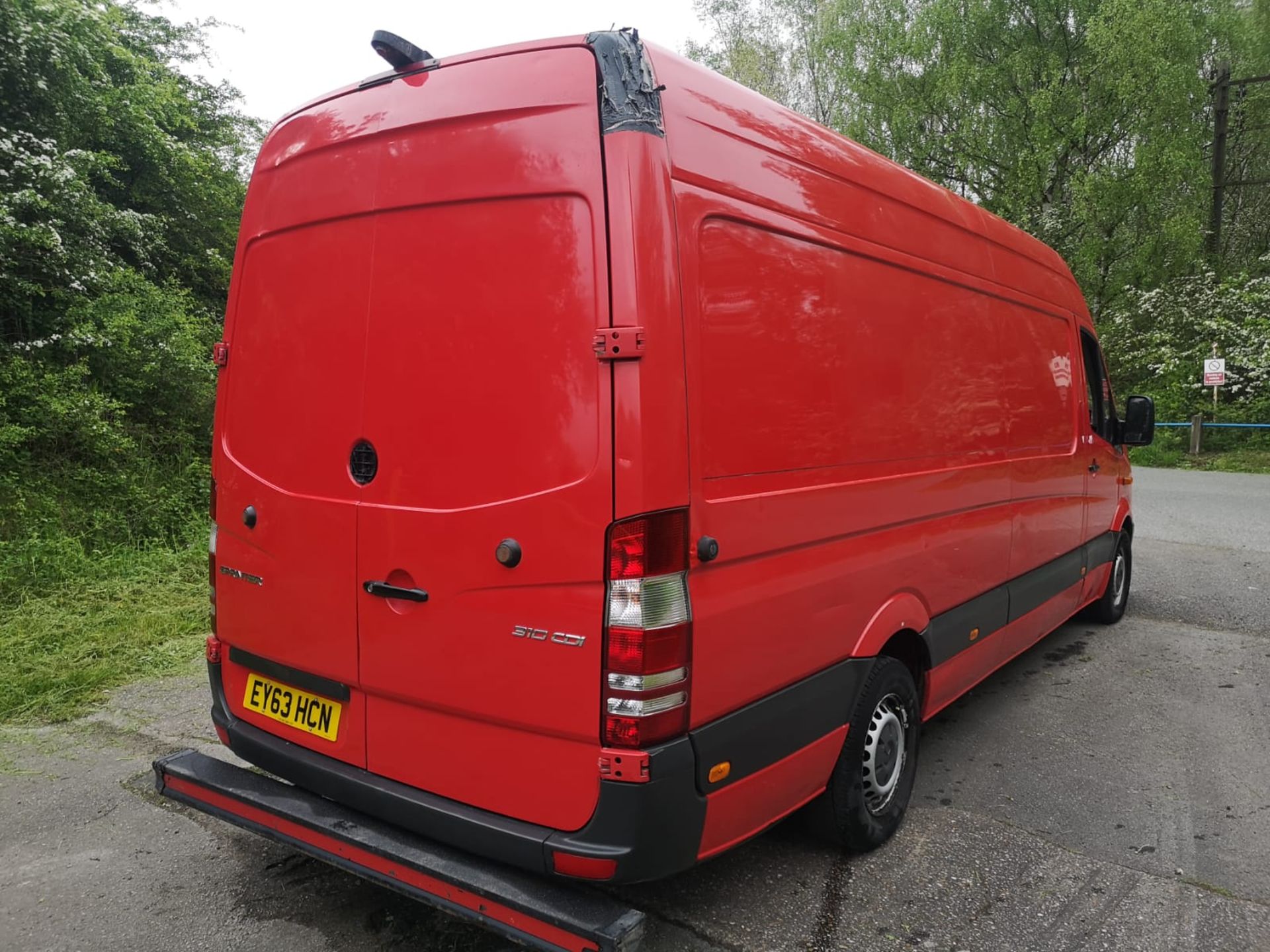 2013 MERCEDES-BENZ SPRINTER 310 CDI RED PANEL VAN *NO VAT* - Image 10 of 14