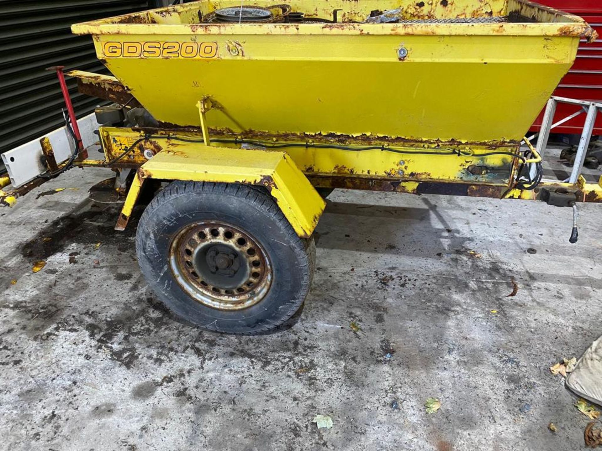 GRITTER/SALT SPREADER *PLUS VAT* - Image 2 of 3