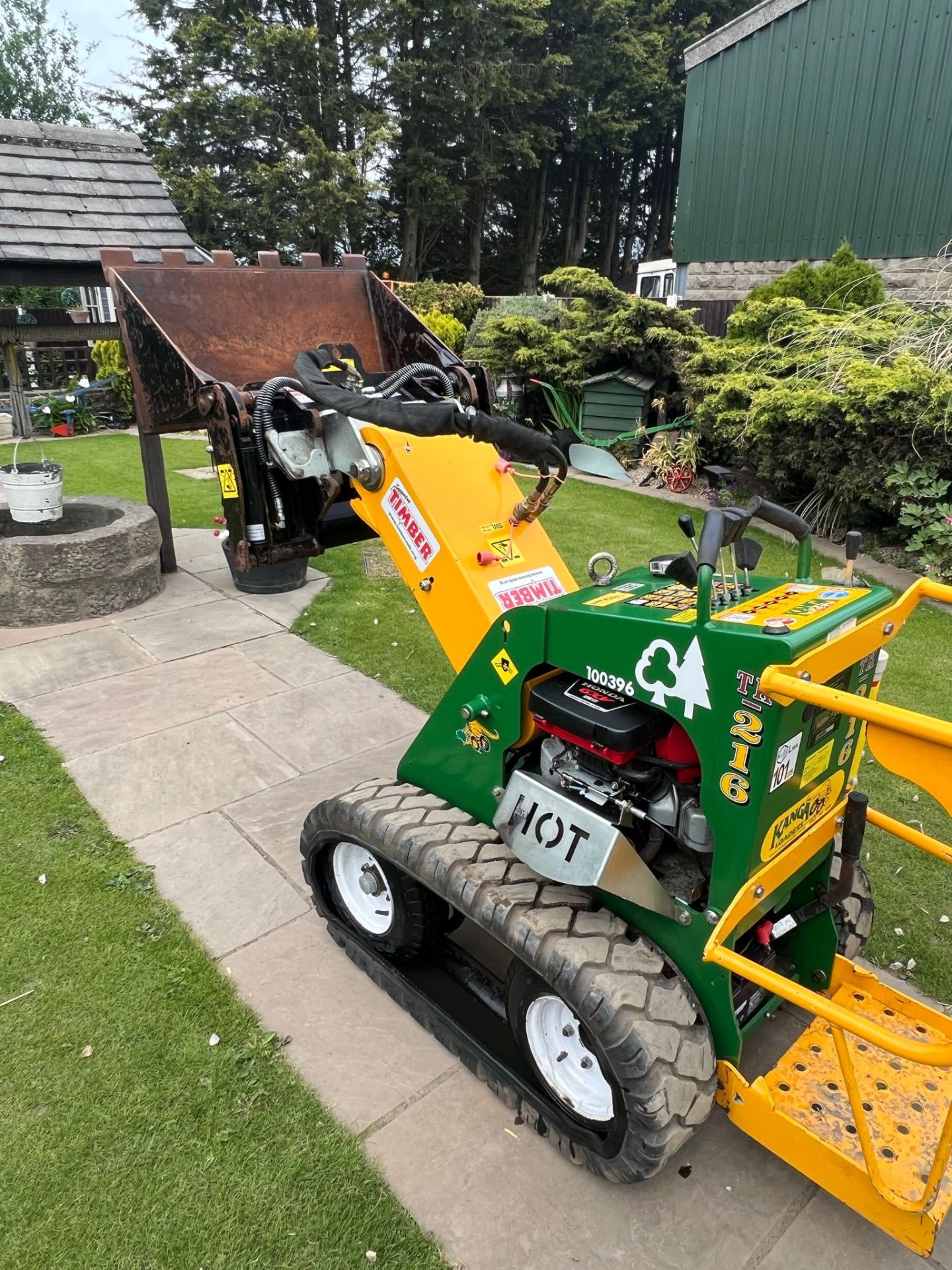 KANGA KID SKIDSTEER ON TRACKS! WITH ATTACHMENT *PLUS VAT* - Image 8 of 14