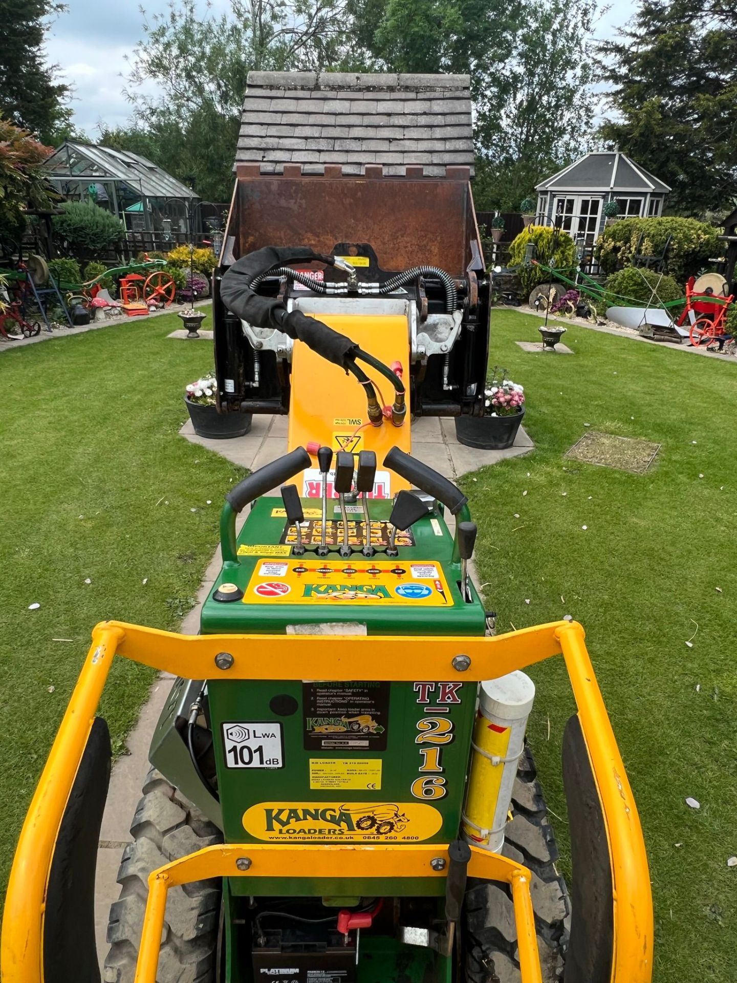 KANGA KID SKIDSTEER ON TRACKS! WITH ATTACHMENT *PLUS VAT* - Image 11 of 14