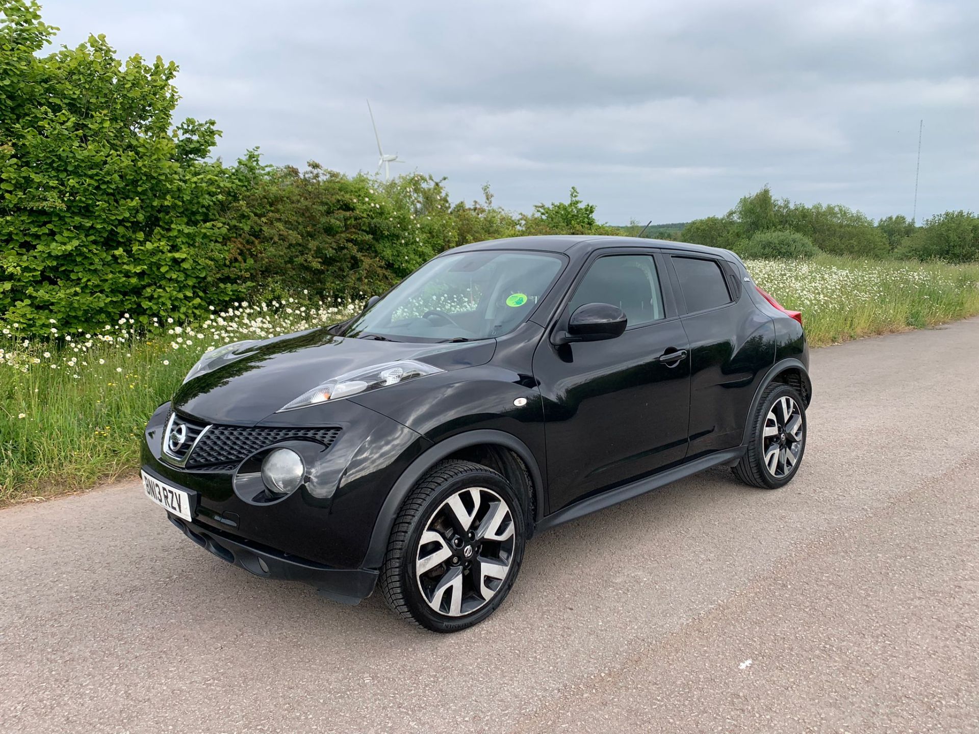 2013/13 REG NISSAN JUKE N-TEC 1.6 PETROL SUV, SHOWING 1 FORMER KEEPER *NO VAT* - Image 5 of 18