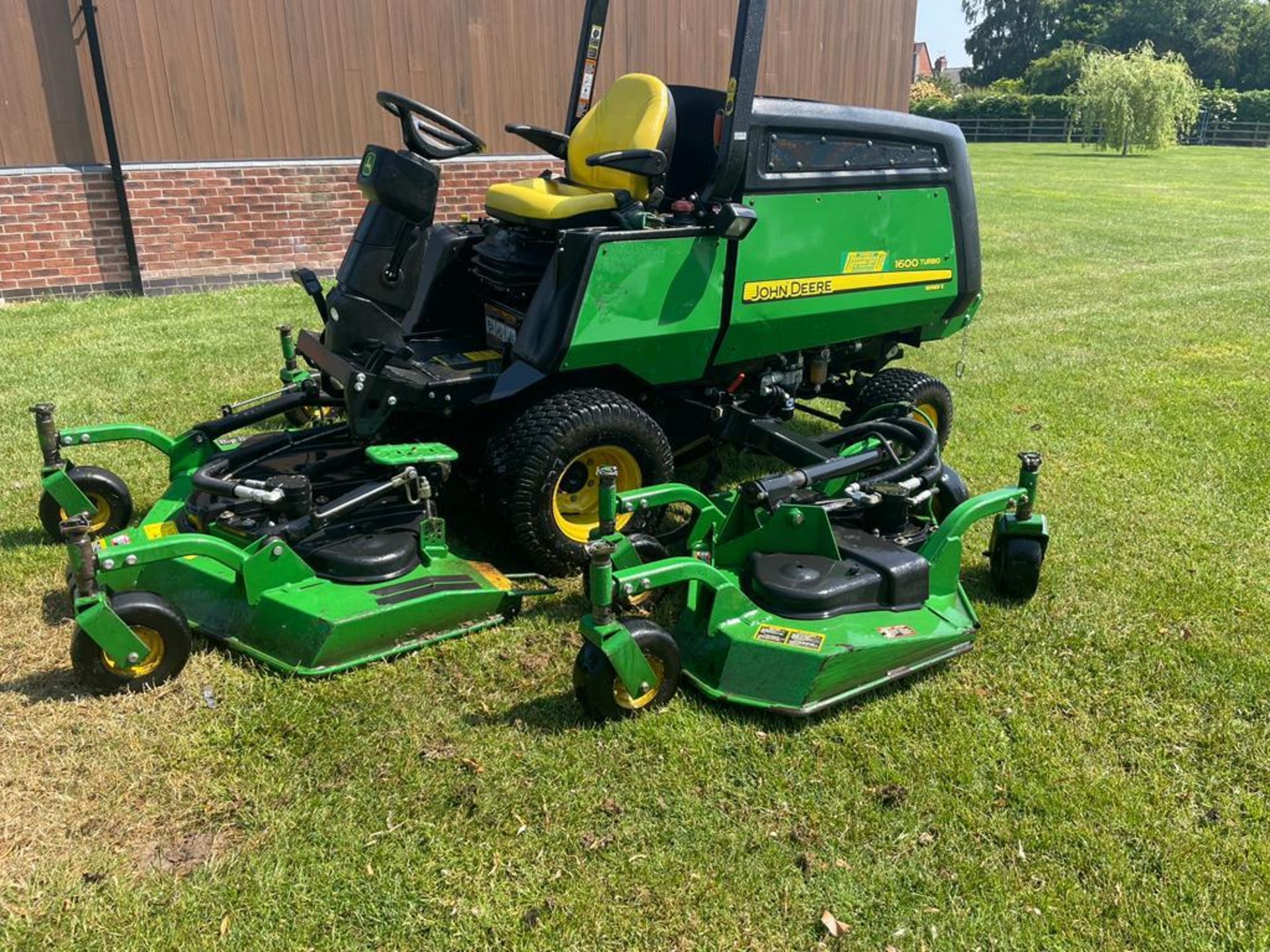 JOHN DEERE 1600 TURBO SERIES X WIDE AREA MOWER, YEAR 2011 *NO VAT* - Image 3 of 26