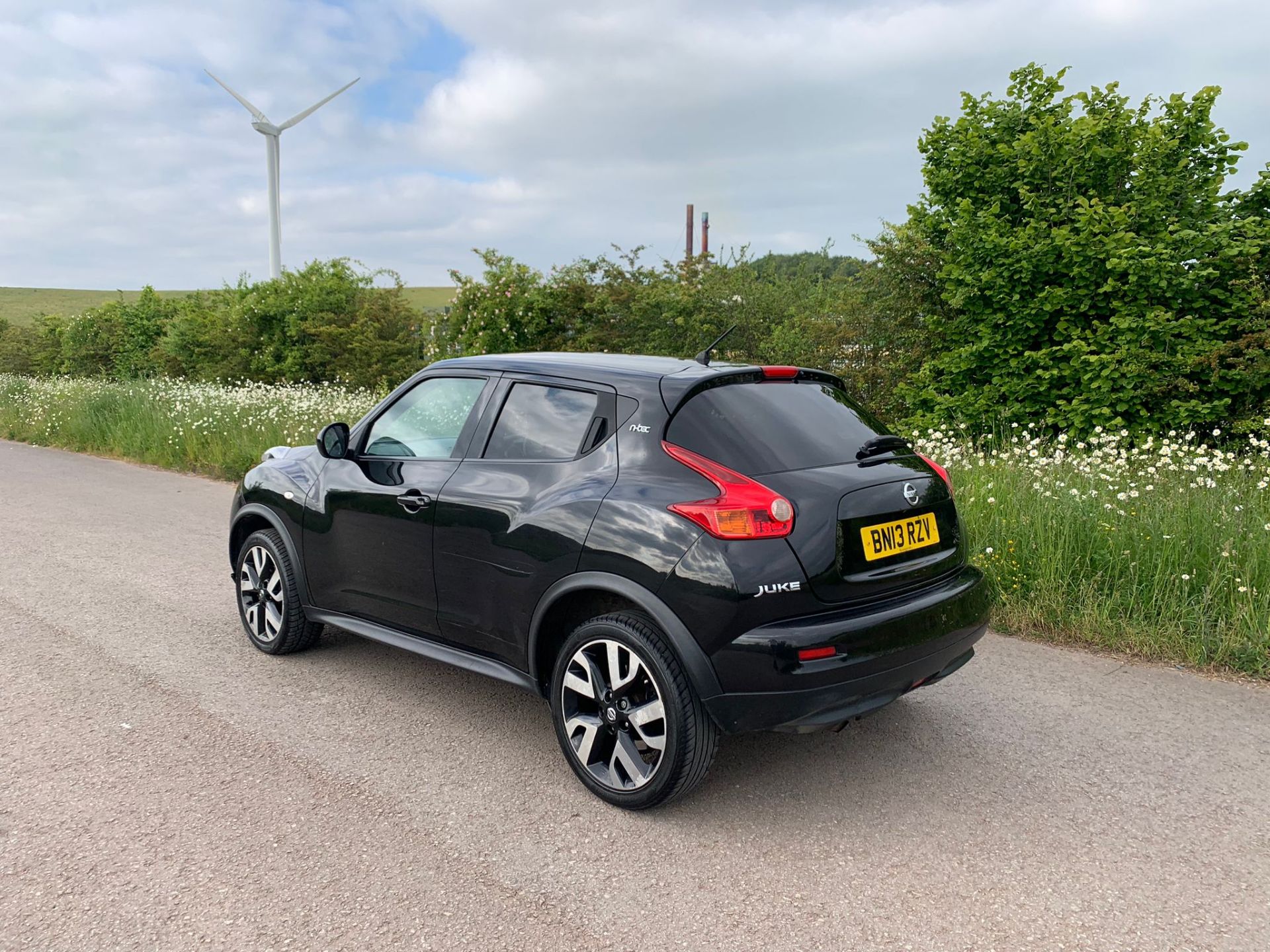 2013/13 REG NISSAN JUKE N-TEC 1.6 PETROL SUV, SHOWING 1 FORMER KEEPER *NO VAT* - Image 3 of 18