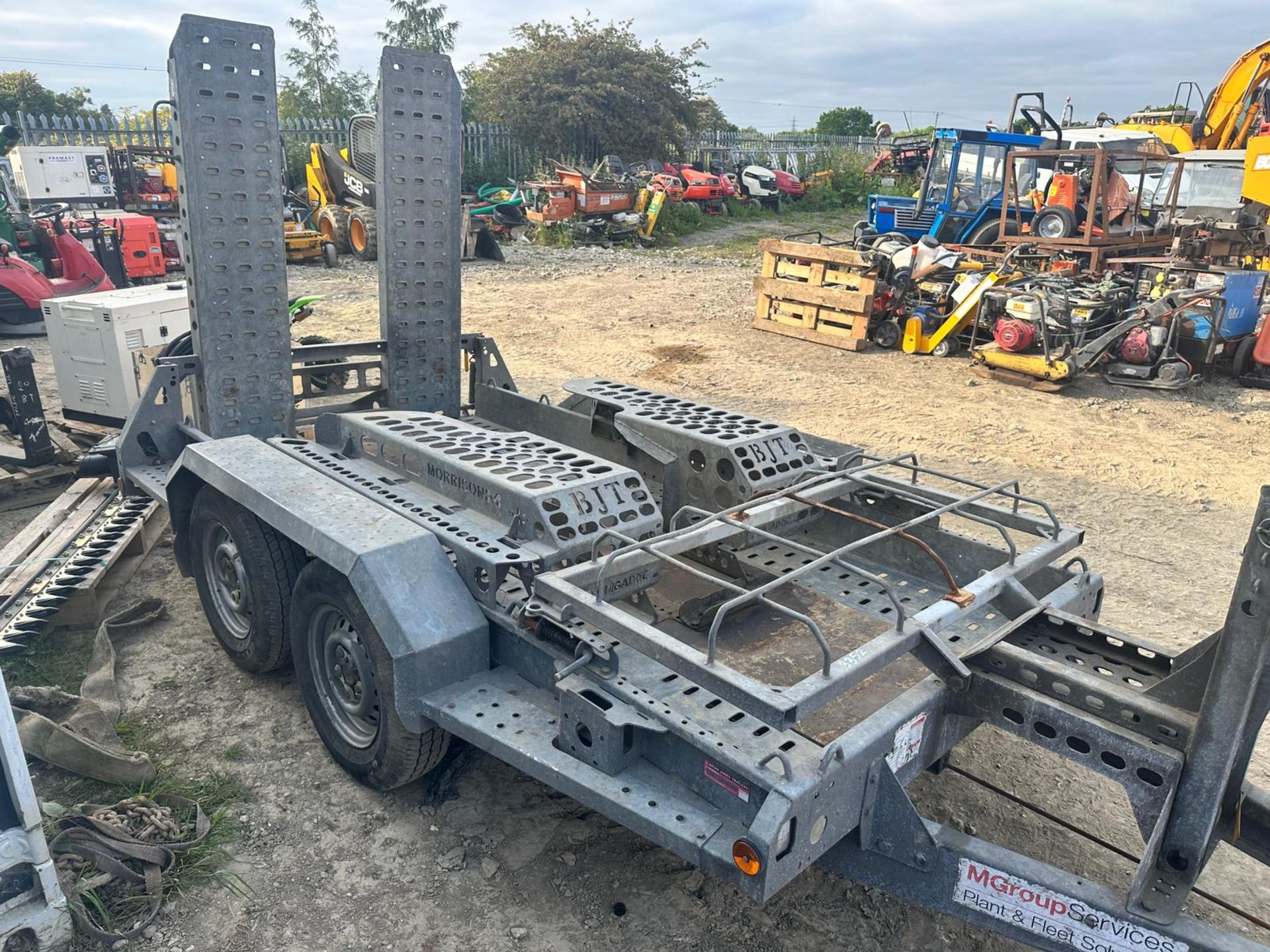 BRIAN JAMES 2.7 TON TWIN AXLE PLANT TRAILER WITH DIG-A-DOC TRACK BOXES *PLUS VAT* - Image 4 of 12