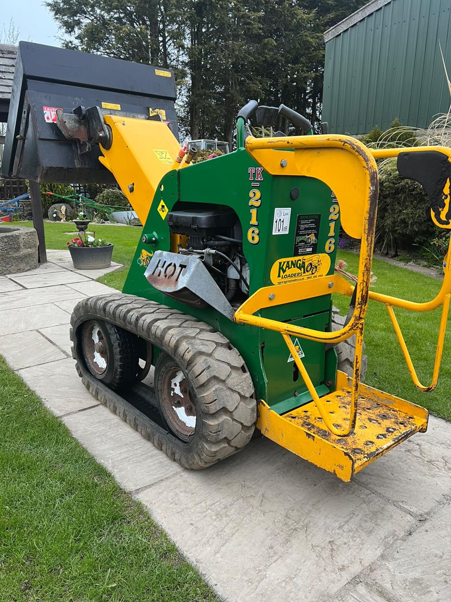 KANGA KID SKIDSTEER ON TRACKS! WITH ATTACHMENT *PLUS VAT* - Image 9 of 11