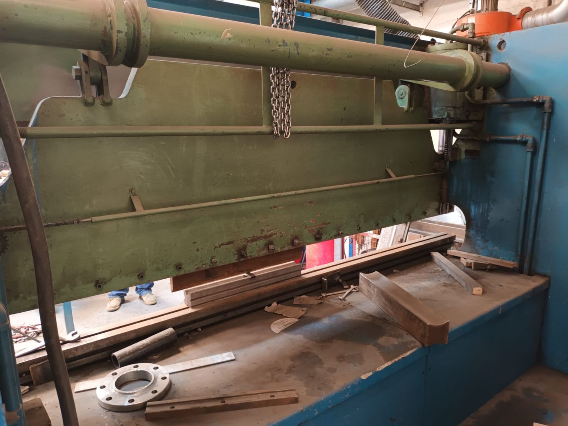 10,000 KG 3 PHASE HYDRAULIC PRESS BRAKE WITH SOME TOOLING AS SHOWN *NO VAT* - Image 4 of 4