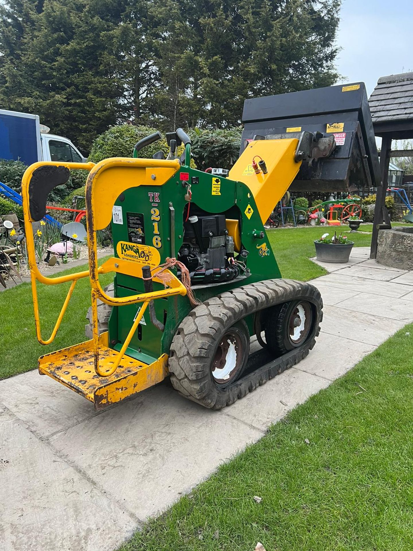 KANGA KID SKIDSTEER ON TRACKS! WITH ATTACHMENT *PLUS VAT* - Image 5 of 11