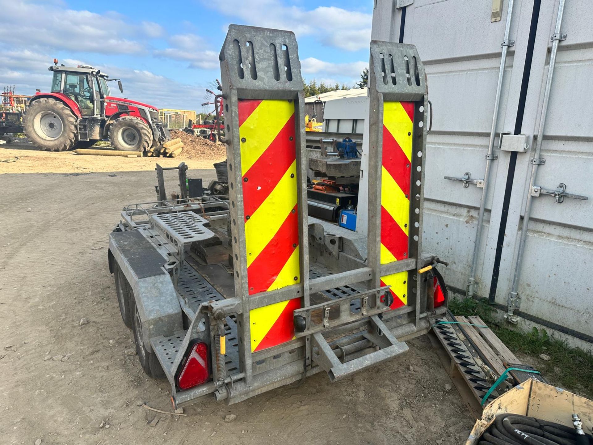 BRIAN JAMES 2.7 TON TWIN AXLE PLANT TRAILER WITH DIG-A-DOC TRACK BOXES *PLUS VAT* - Image 6 of 12