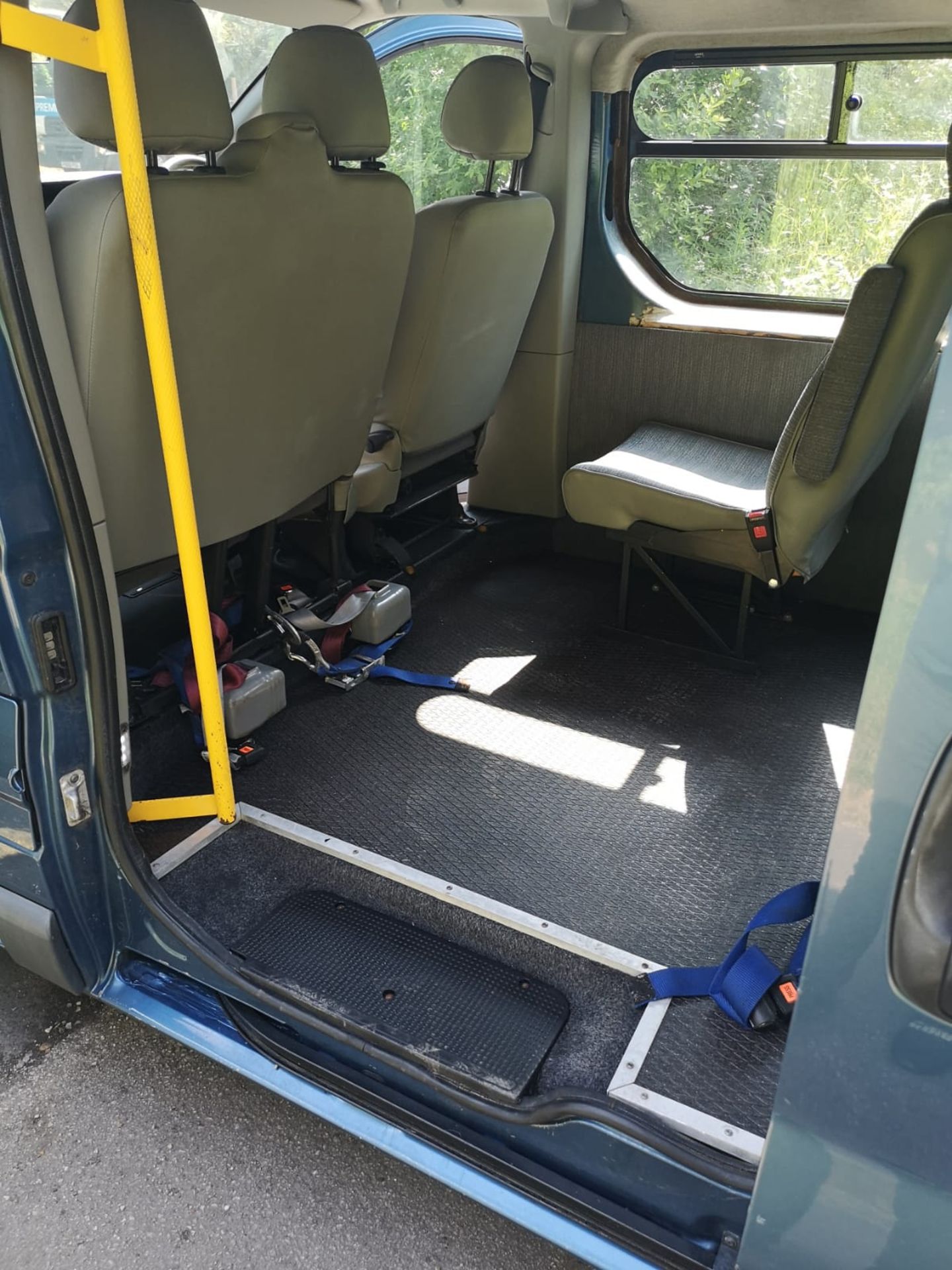 2007/56 REG RENAULT TRAFIC LL29+ DCI 115 2.0 DIESEL DISABLED ACCESS VAN, SHOWING 2 FORMER KEEPERS - Image 13 of 19