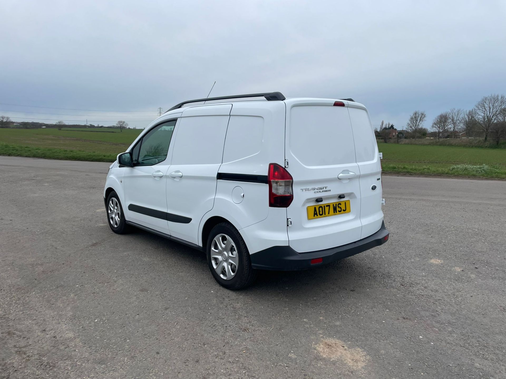 2017 FORD TRANSIT COURIER TREND WHITE PANEL VAN *NO VAT* - Image 5 of 11