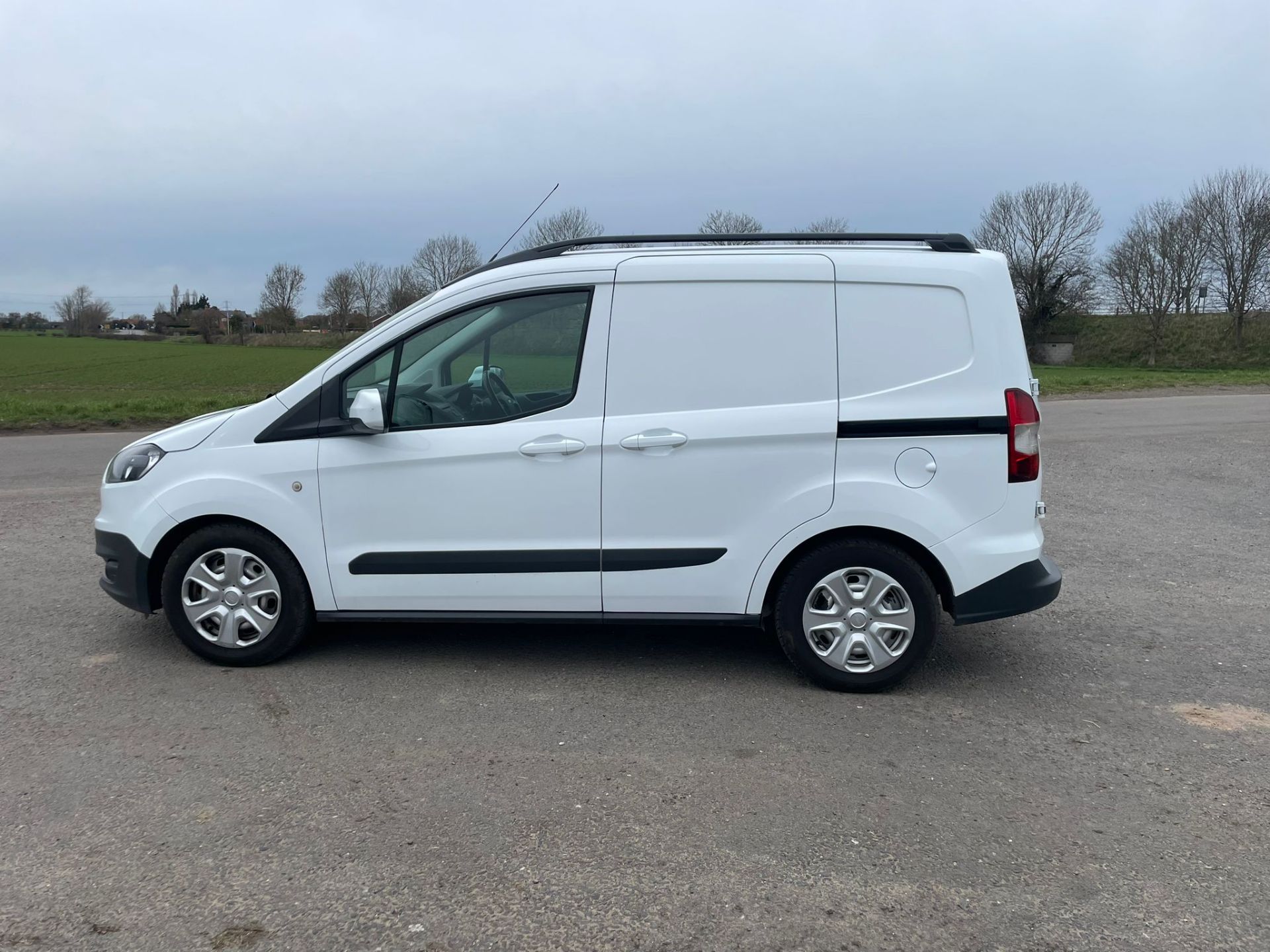 2017 FORD TRANSIT COURIER TREND WHITE PANEL VAN *NO VAT* - Image 2 of 11