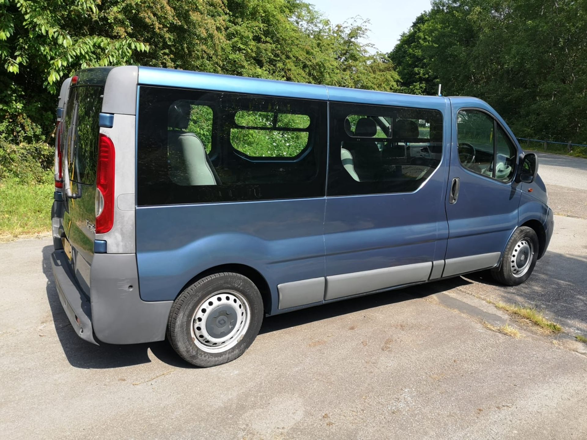 2007/56 REG RENAULT TRAFIC LL29+ DCI 115 2.0 DIESEL DISABLED ACCESS VAN, SHOWING 2 FORMER KEEPERS - Image 6 of 19